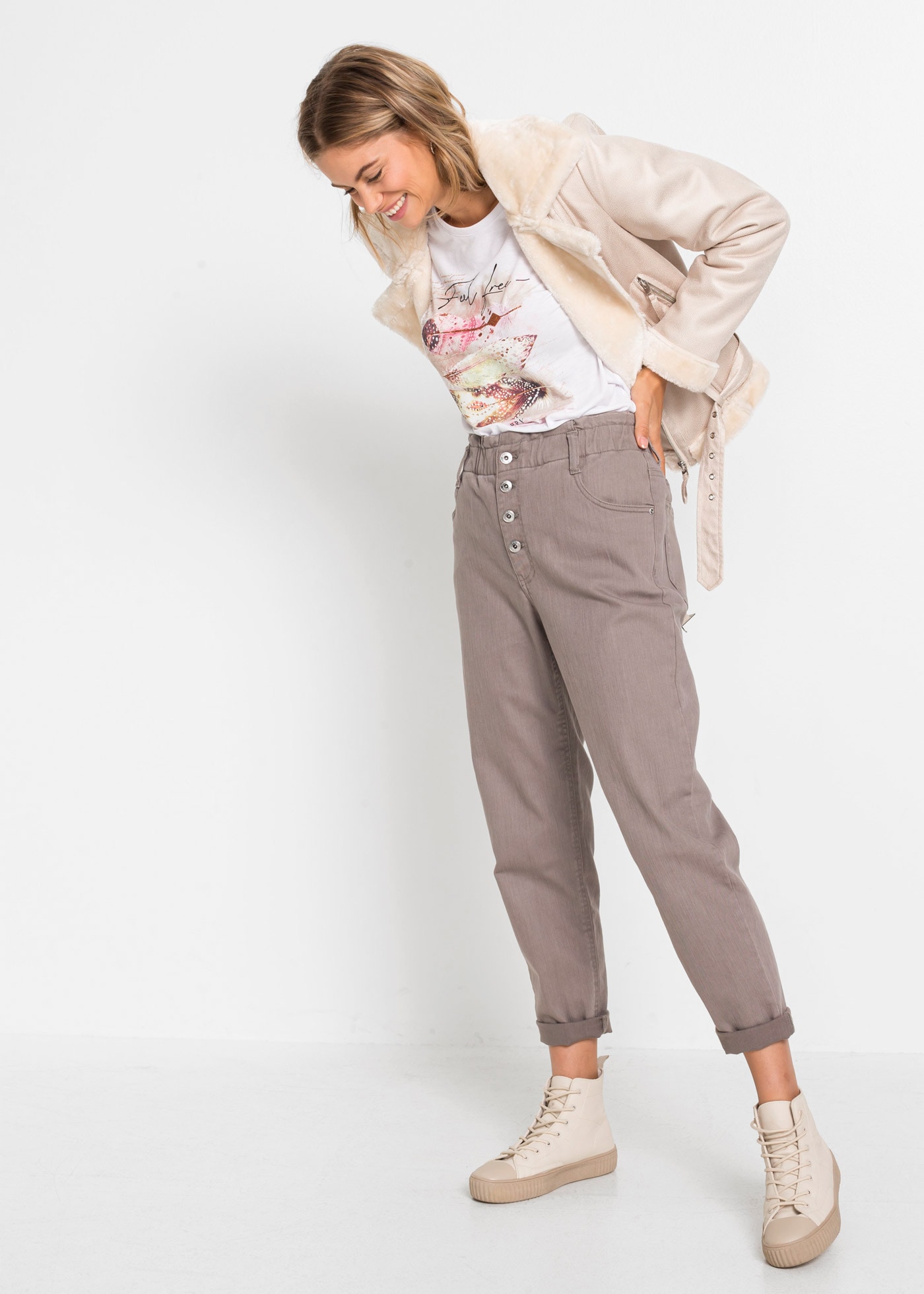 bonprix T-shirt Slim Fit Passform, Kurzarm-Design, aus Polyester und Viskose