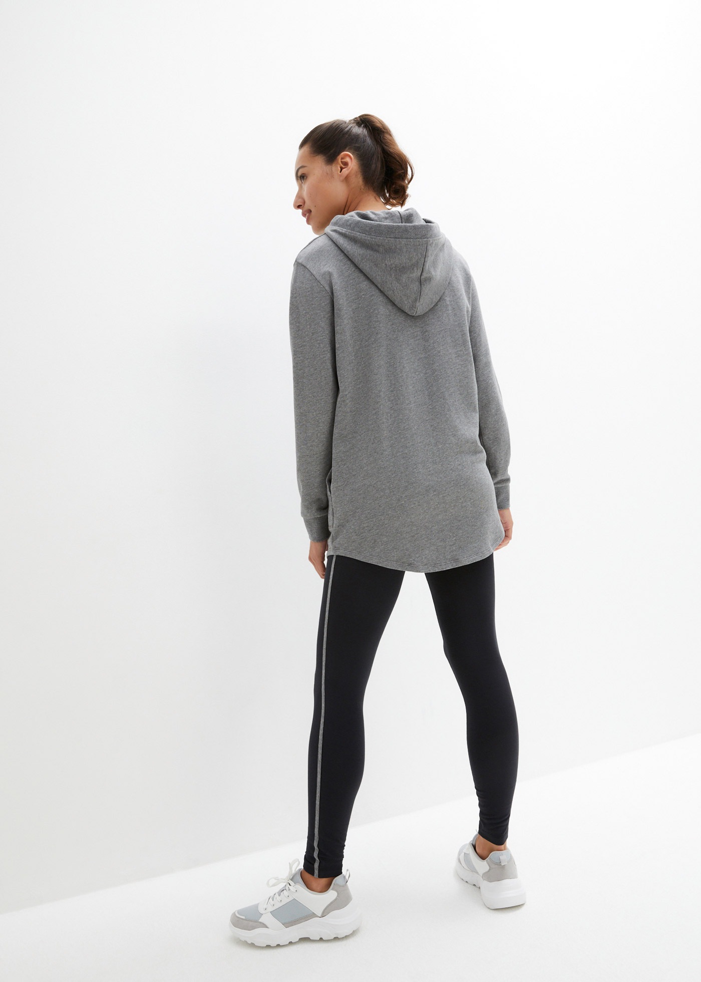 bonprix Jogginganzug »Jogginganzug mit Long-Sweatshirt und Leggings (2-teilig)« zweiteiliges Set, extra langes Sweatshirt, knöchelfreie Leggings