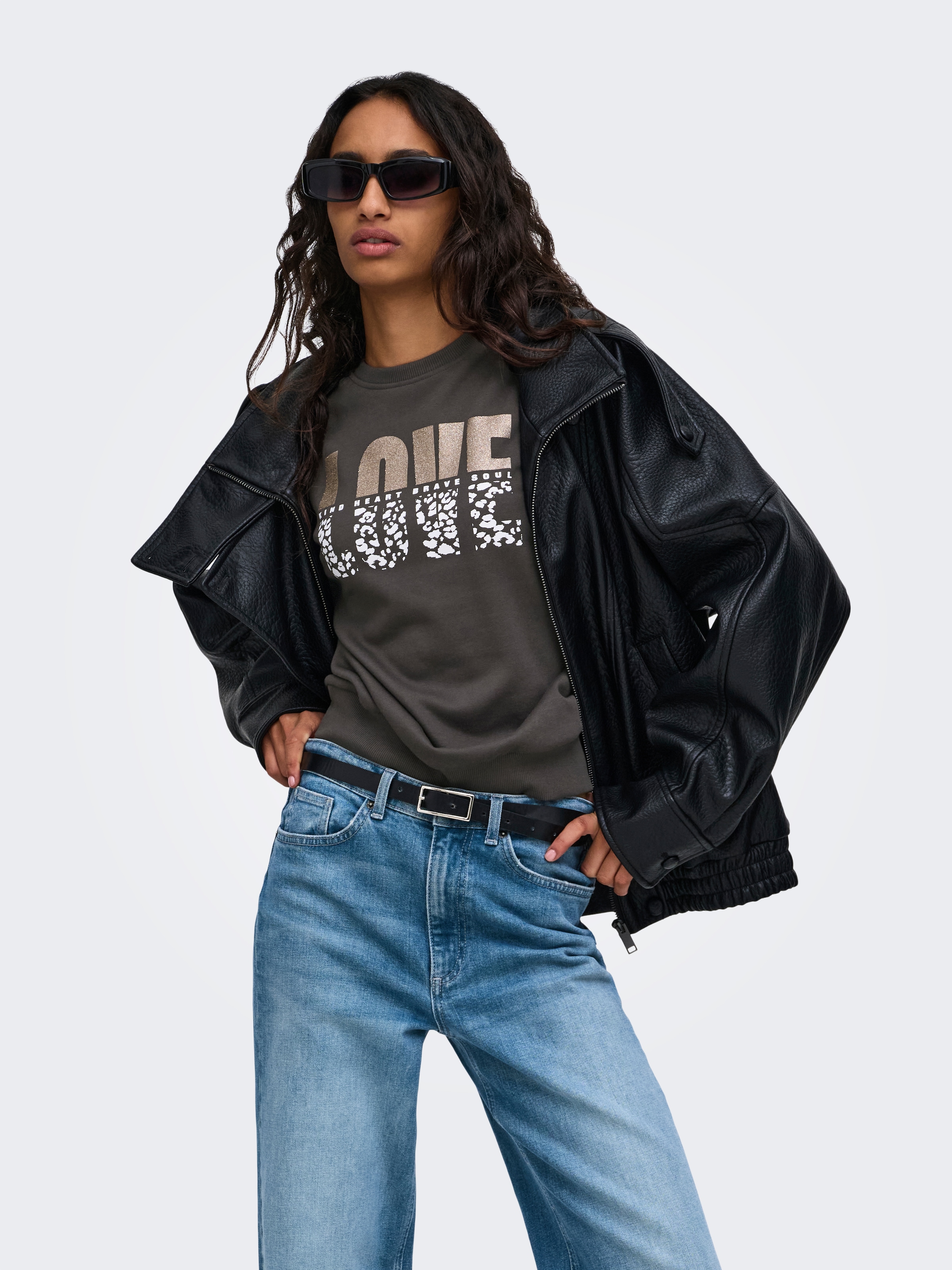 ONLY Sweat-shirt »ONLTAMMIE L/S LEO PRINT O-NECK SWT«, mélange coton, coupe régulière
