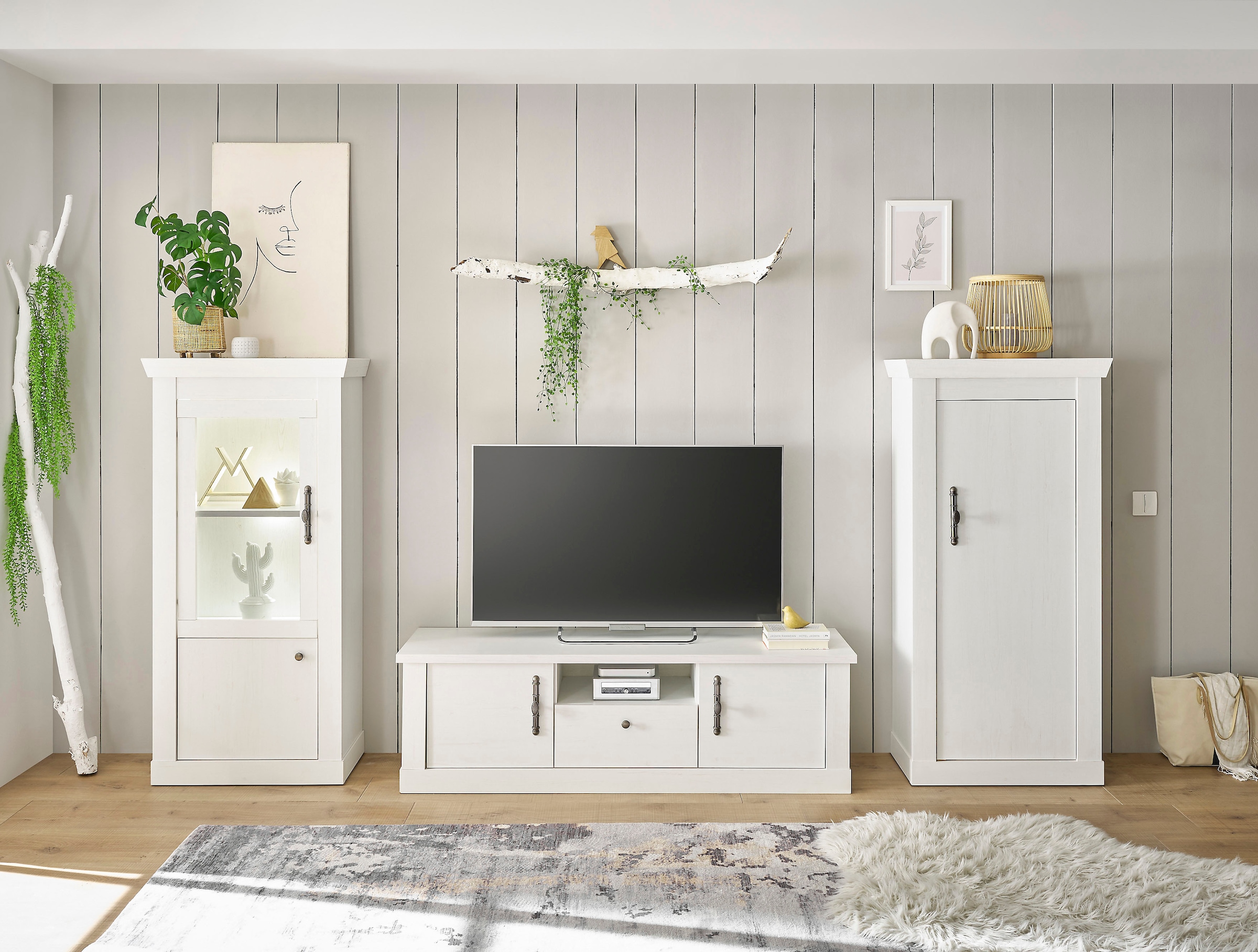 Home affaire Lowboard »RAVENNA« im romantischen Landhausstil, Griffe aus Metall, Breite 155 cm