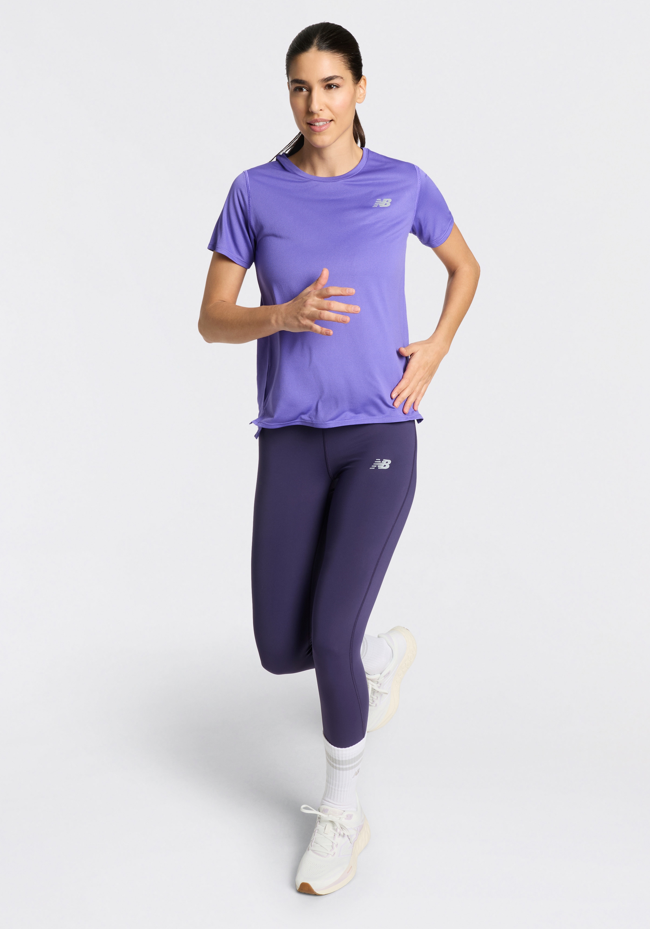 New Balance Laufshirt »SPORT ESSENTIAL T-SHIRT« Regular Fit Passform, Kurzarm, mit seitlichen Schlitzen