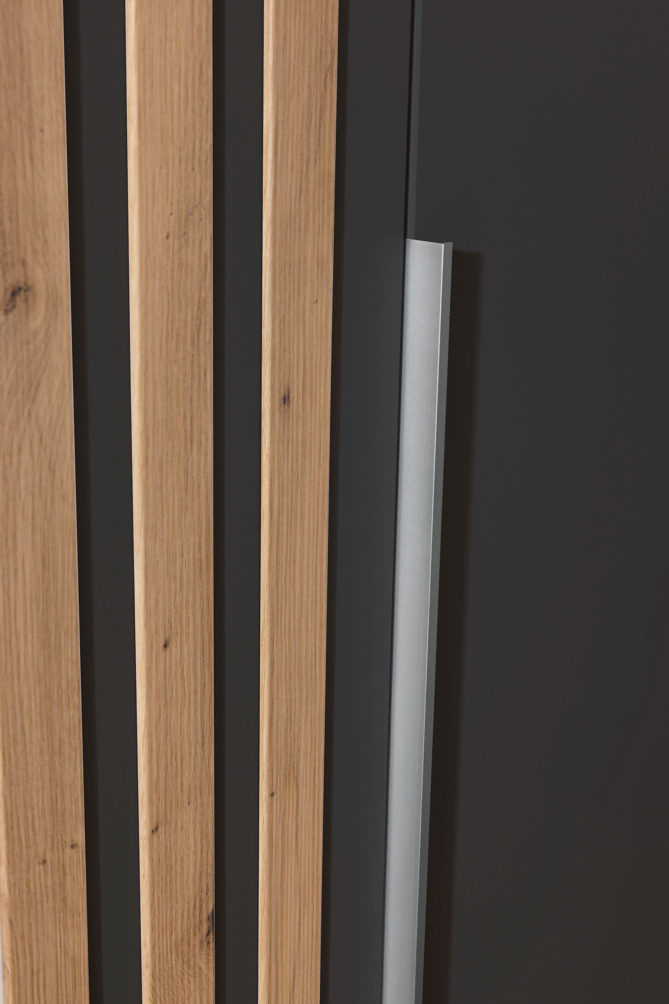 rauch Armoire à portes battantes »Kleiderschrank Schrank Garderobe Wäscheschrank Schlafzimmer LAMELLA« Breiten 181/226/271 cm in 3 Ausstattungen BASIC/CLASSIC/PREMIUM,  elegante Lamellen-Auflage in 3D Akustikpaneel Optik MADE IN GERMANY