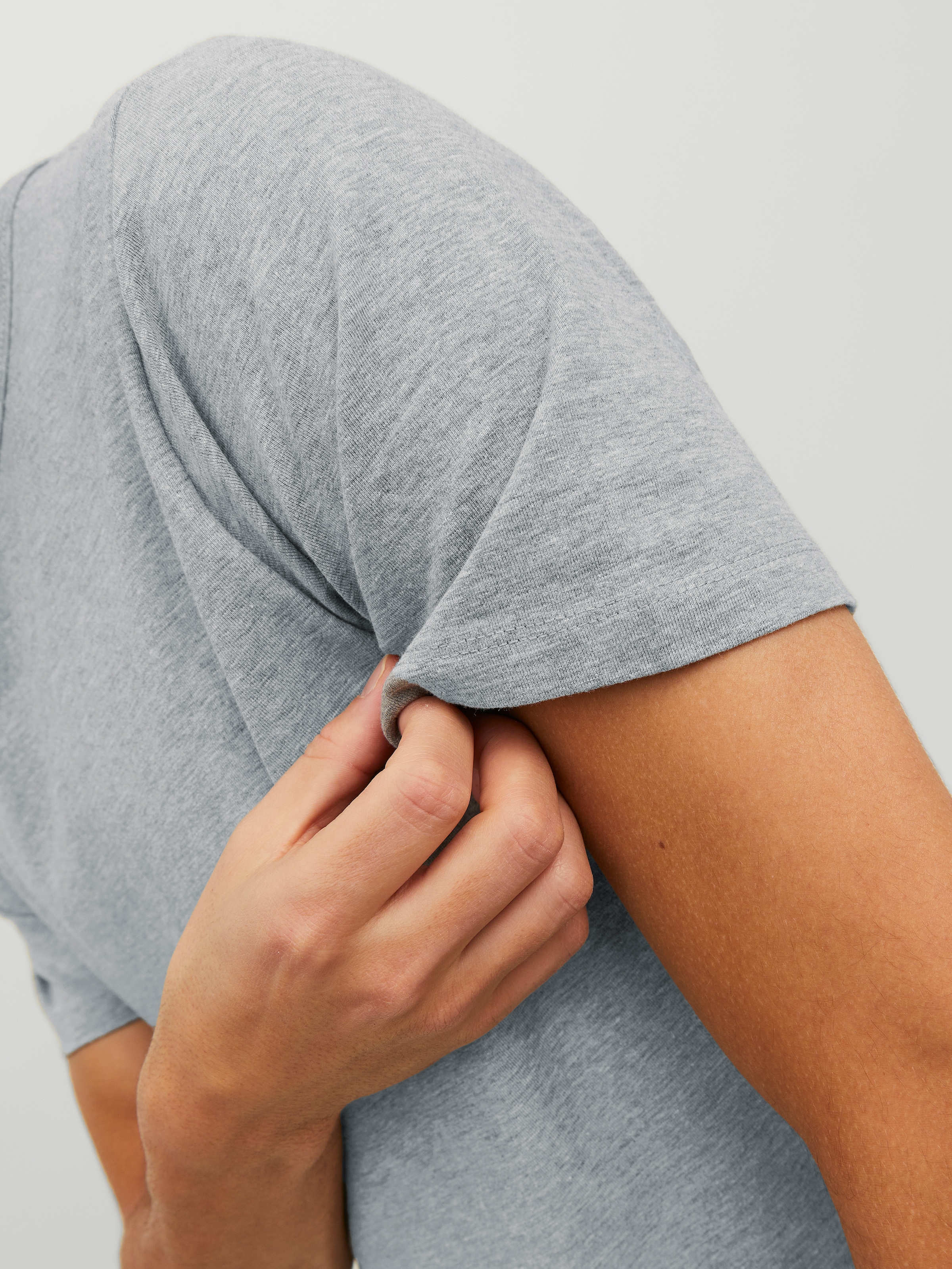 Jack & Jones T-Shirt »JJEBASIC mit schmaler Passform für jeden Tag« unifarben, modisch, schmal, Baumwollmischung, Rundhals