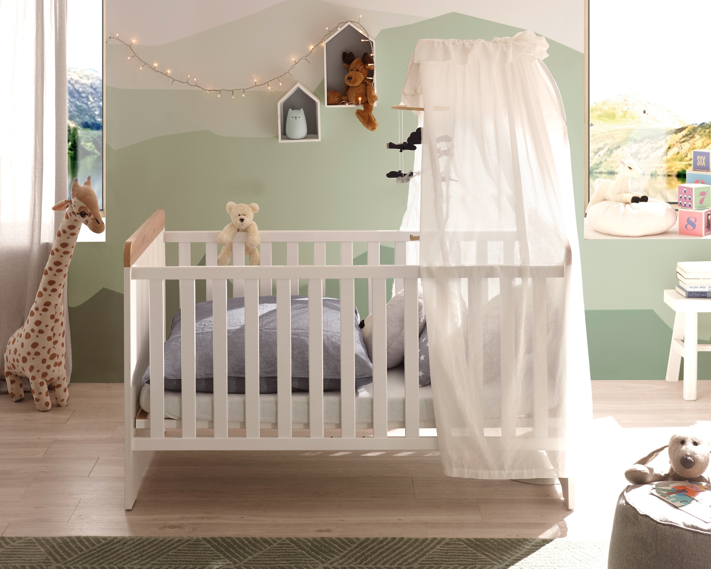 Begabino Lit bébé »Jasmin passend zum Babyzimmer« 70x140 cm inclu cadre à lattes, style maison de campagne avec 3 barreaux coulissants