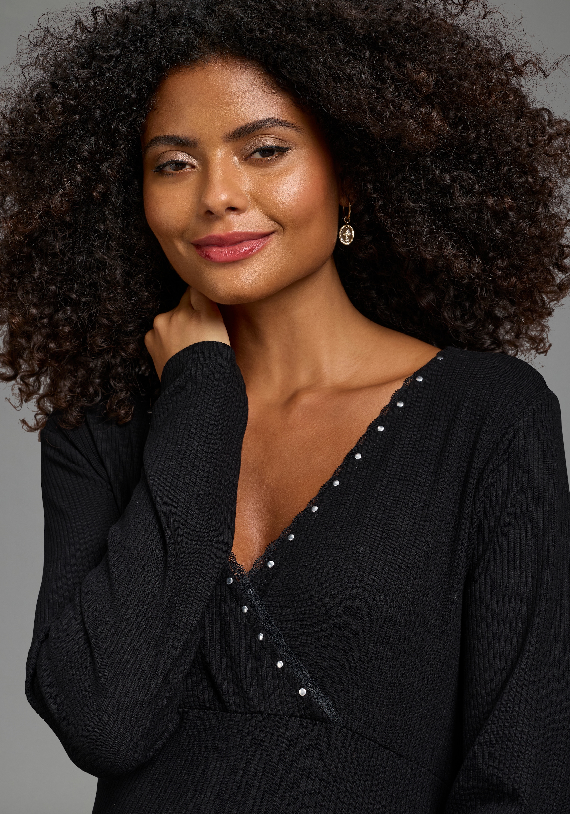 Neun Monate Umstandsshirt »Elegantes Umstandsshirt mit Glitzer, praktisch mit Stillmöglichkeit« mit V-Ausschnitt, mit Langarm, im Basic-Stil