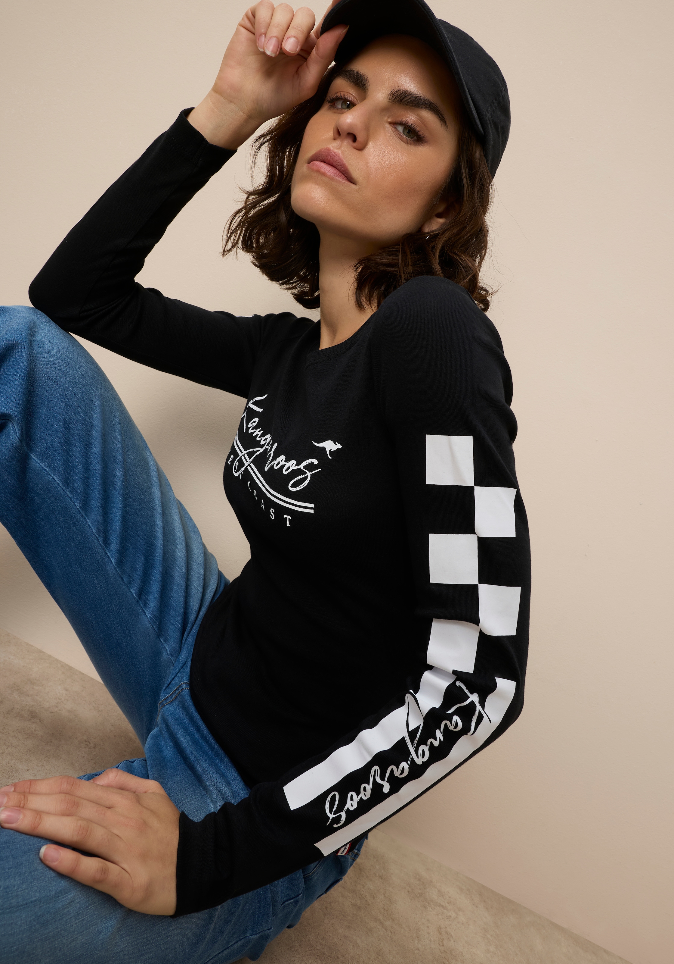KangaROOS T-shirt à manches longues avec encolure ronde, longueur couvrant les hanches, manches longues