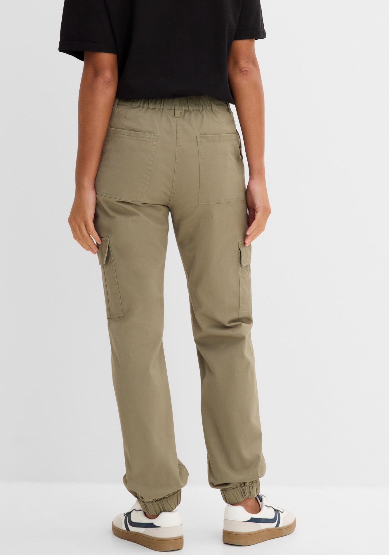 bonprix Pantalon cargo  aus Baumwolle mit Elasthan, lockere Passform, mit Bequembund