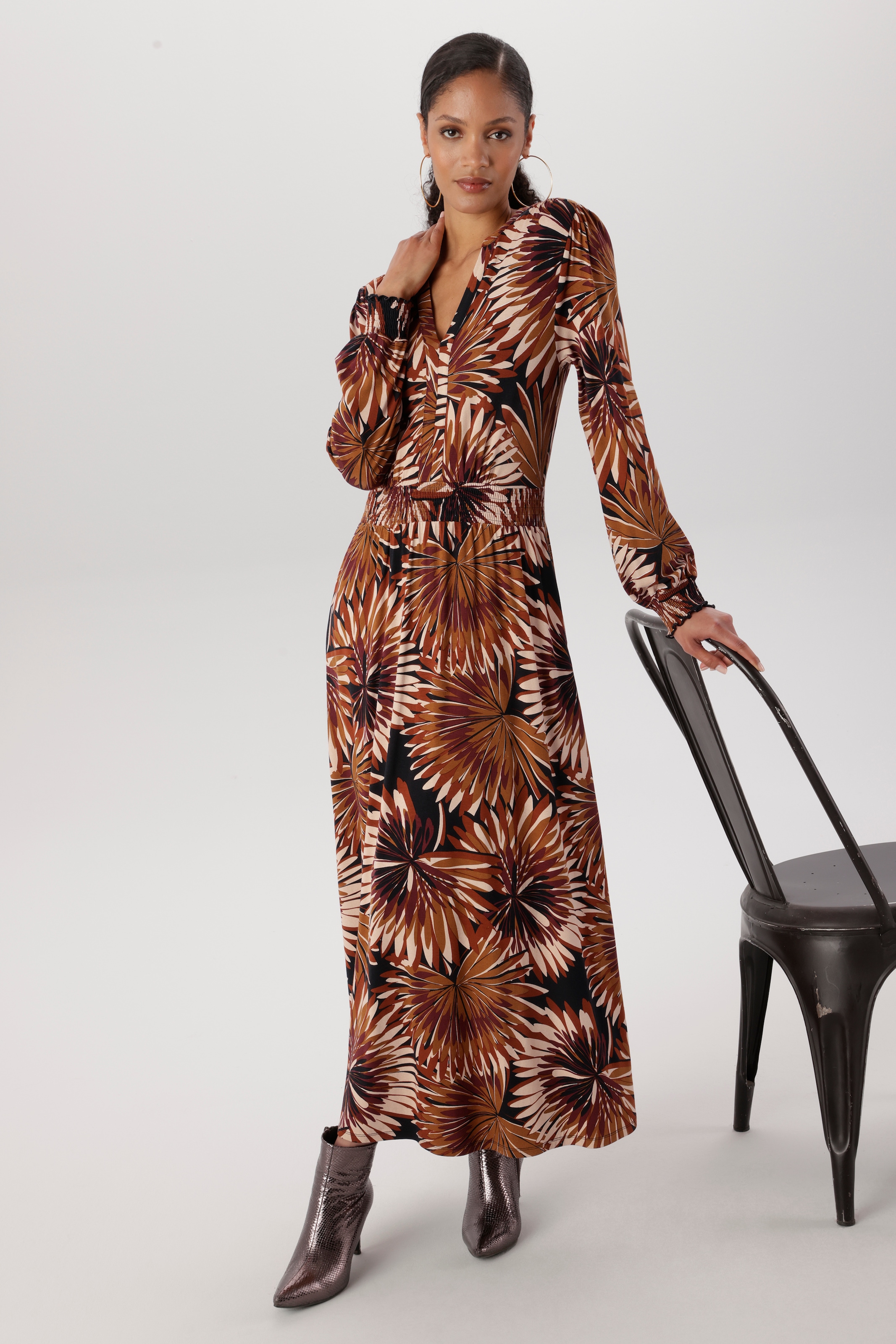 Aniston SELECTED Robe midi Avec détails smockés et imprimé floral fantaisie - NOUVELLE COLLECTION