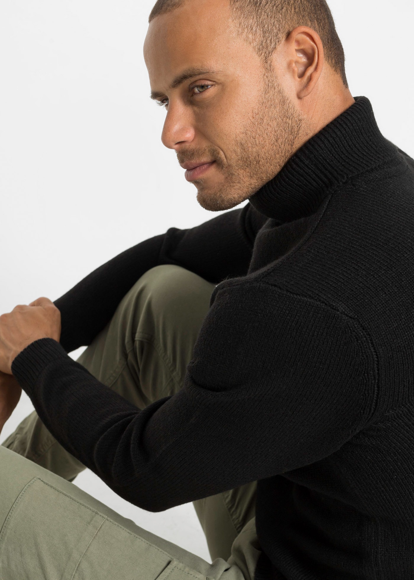 bonprix Pull à col roulé mit Rollkragen, mit Rippbündchen, Regular Fit