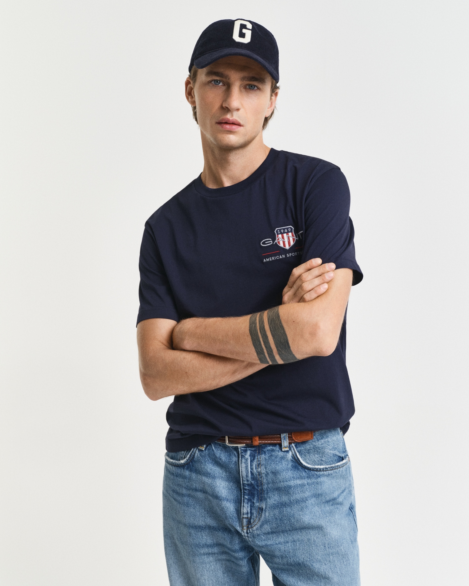 Gant T-Shirt »REG ARCHIVE SHIELD EMB SS T-SHIRT« von dem Archiv aus den 1980er-Jahren inspiriert