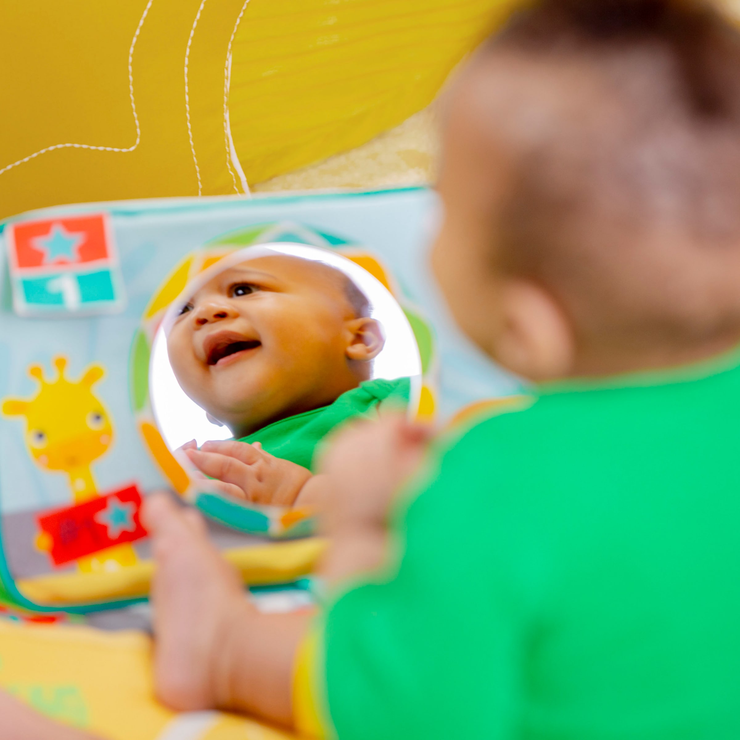 Bright Starts Spielbogen »Grip & Kick Activity Gym« mit Licht- und Soundeffekt