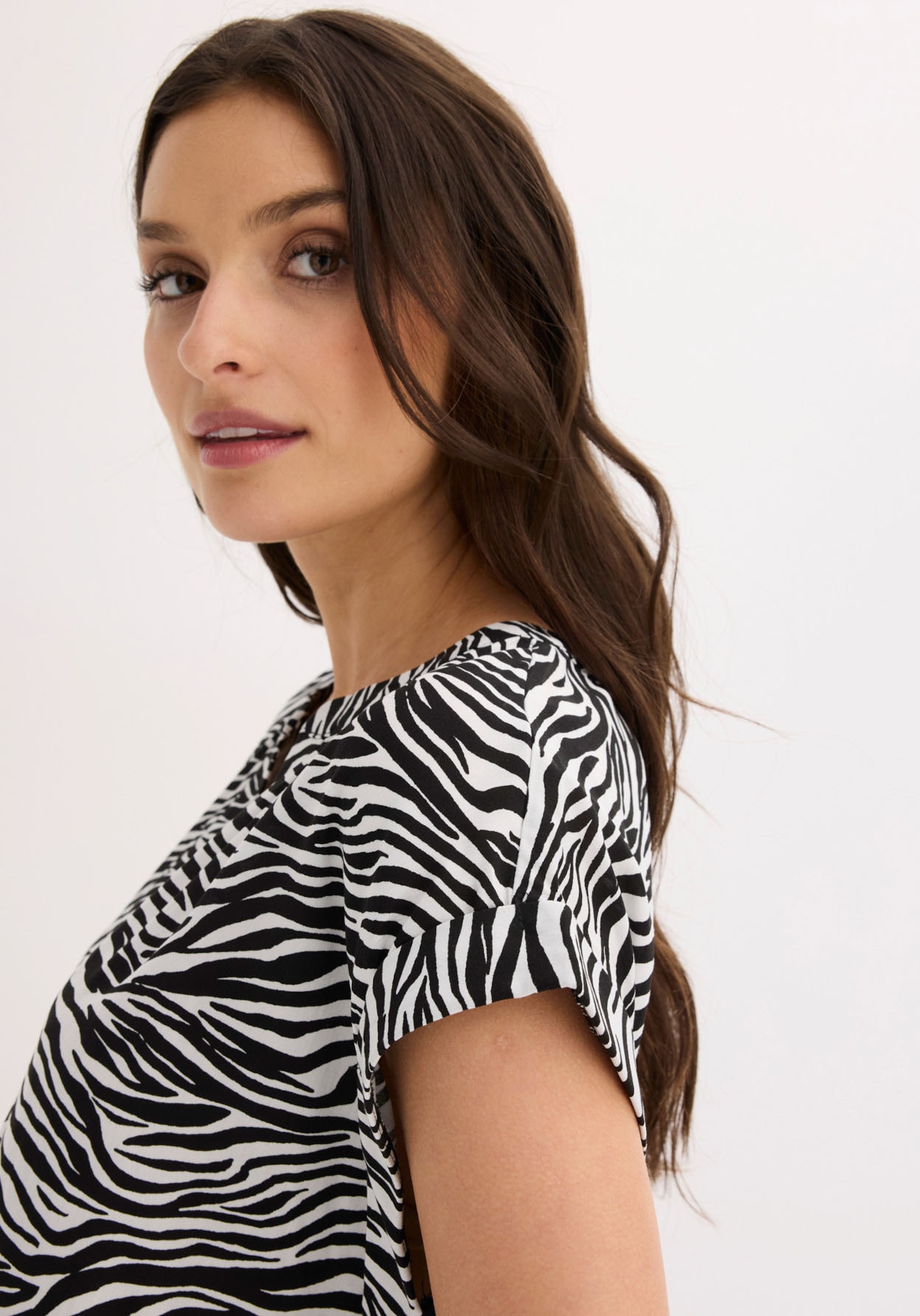 bonprix Tunique look élégant, manches courtes, coupe regular fit, col henley