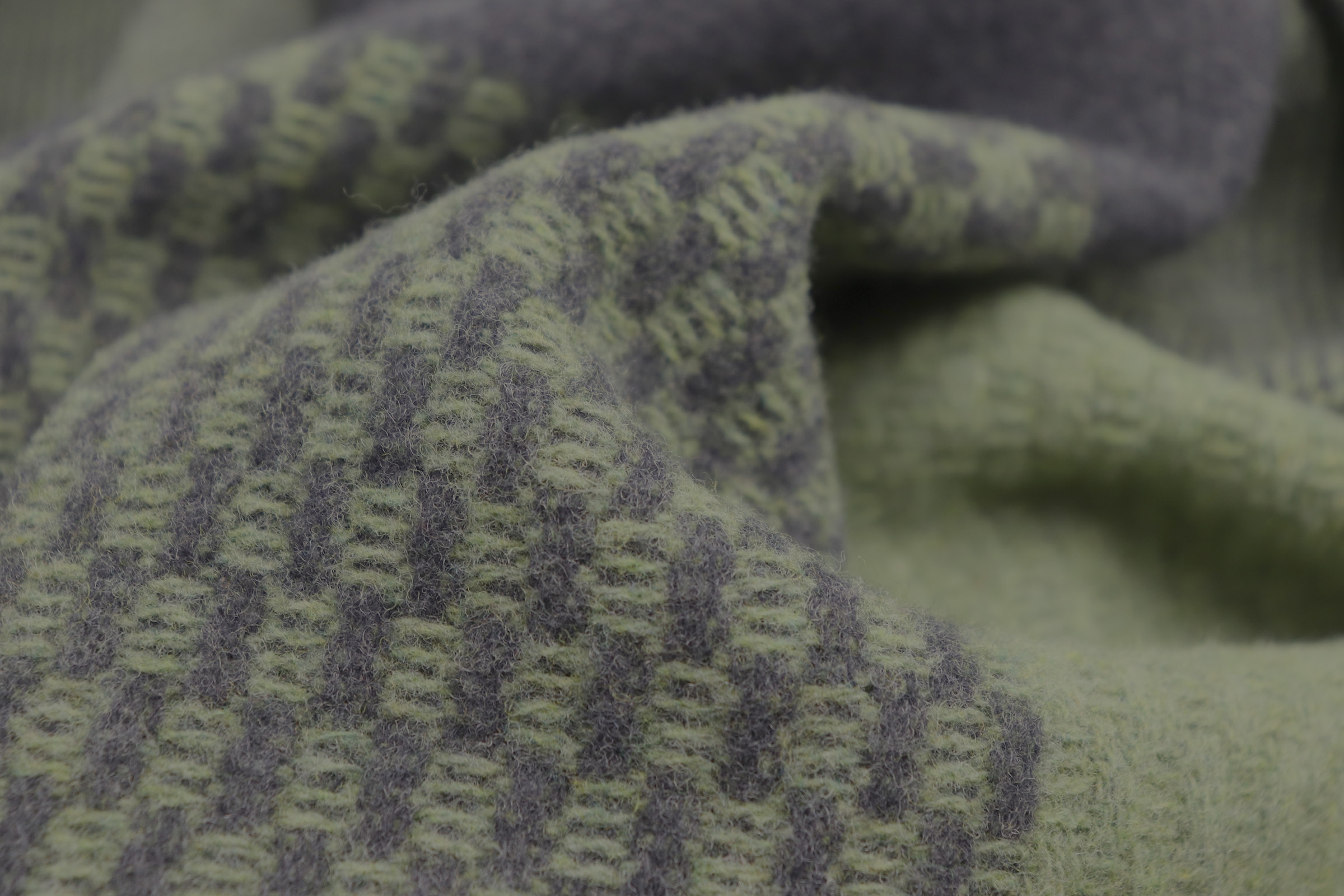 Biederlack Wohndecke »Plaid Frame green« exquisite Kuscheldecke aus reiner Merinowolle