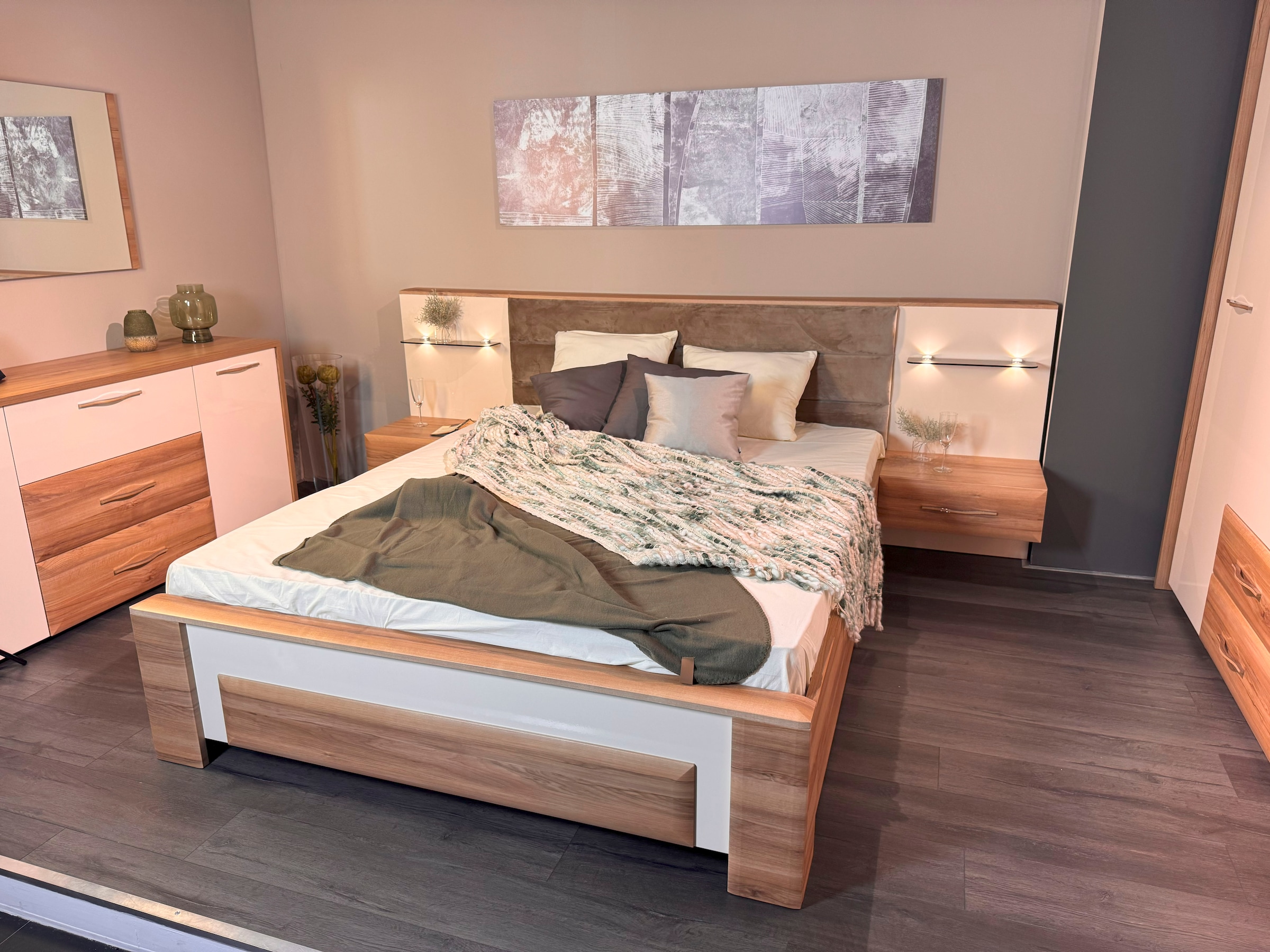 GOODproduct Sommier »Gala, 160 oder 180x200cm Liegefläche, FSC-zertifiziert« tiroirs de rangement et tables de nuit assortis disponibles en option,  tête de lit confortablement rembourrée, revêtue de velours