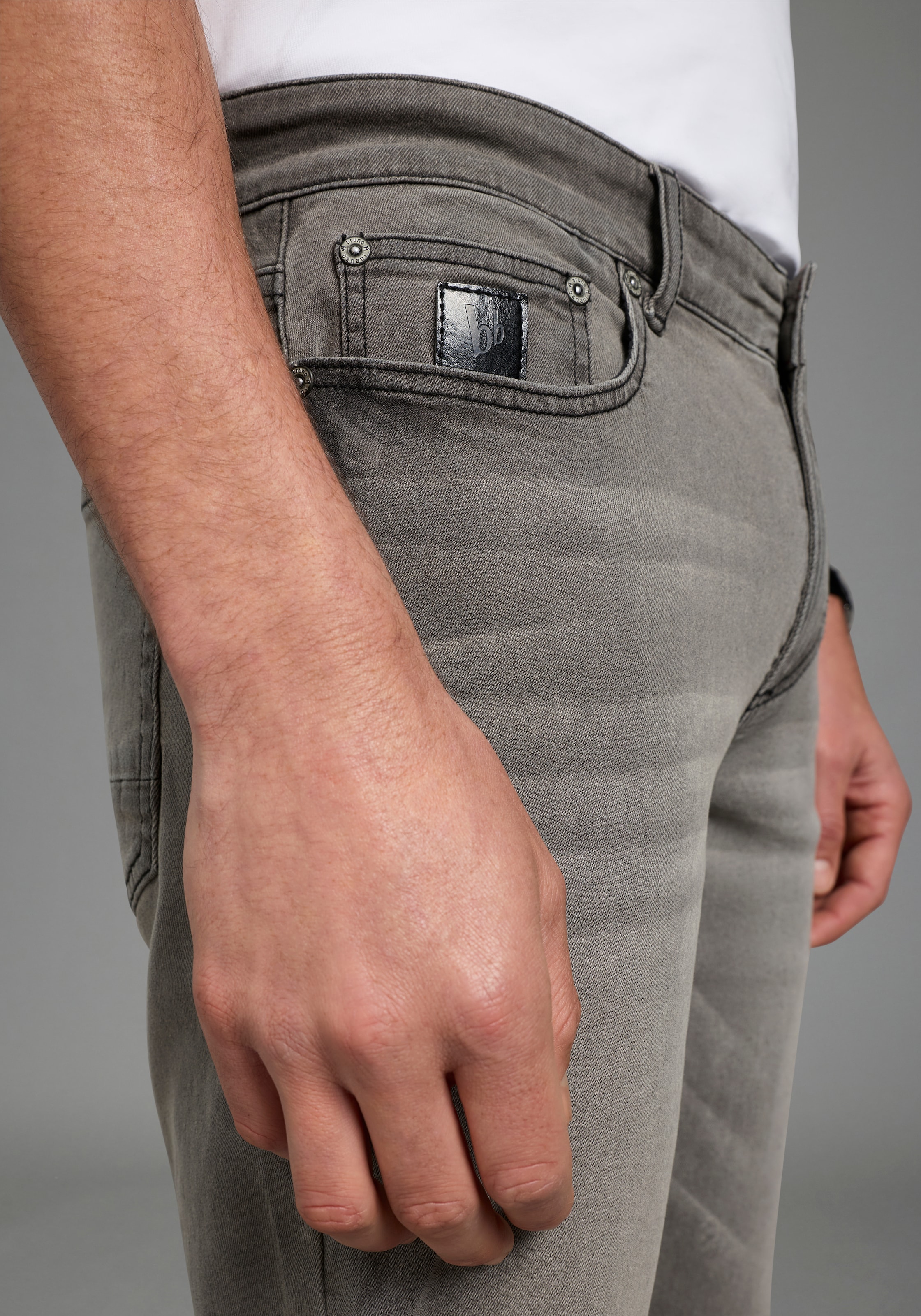 Bruno Banani Bermuda en jean »Hutch-Bermuda« Straight-Fit, hauteur normale de taille, en denim élastique