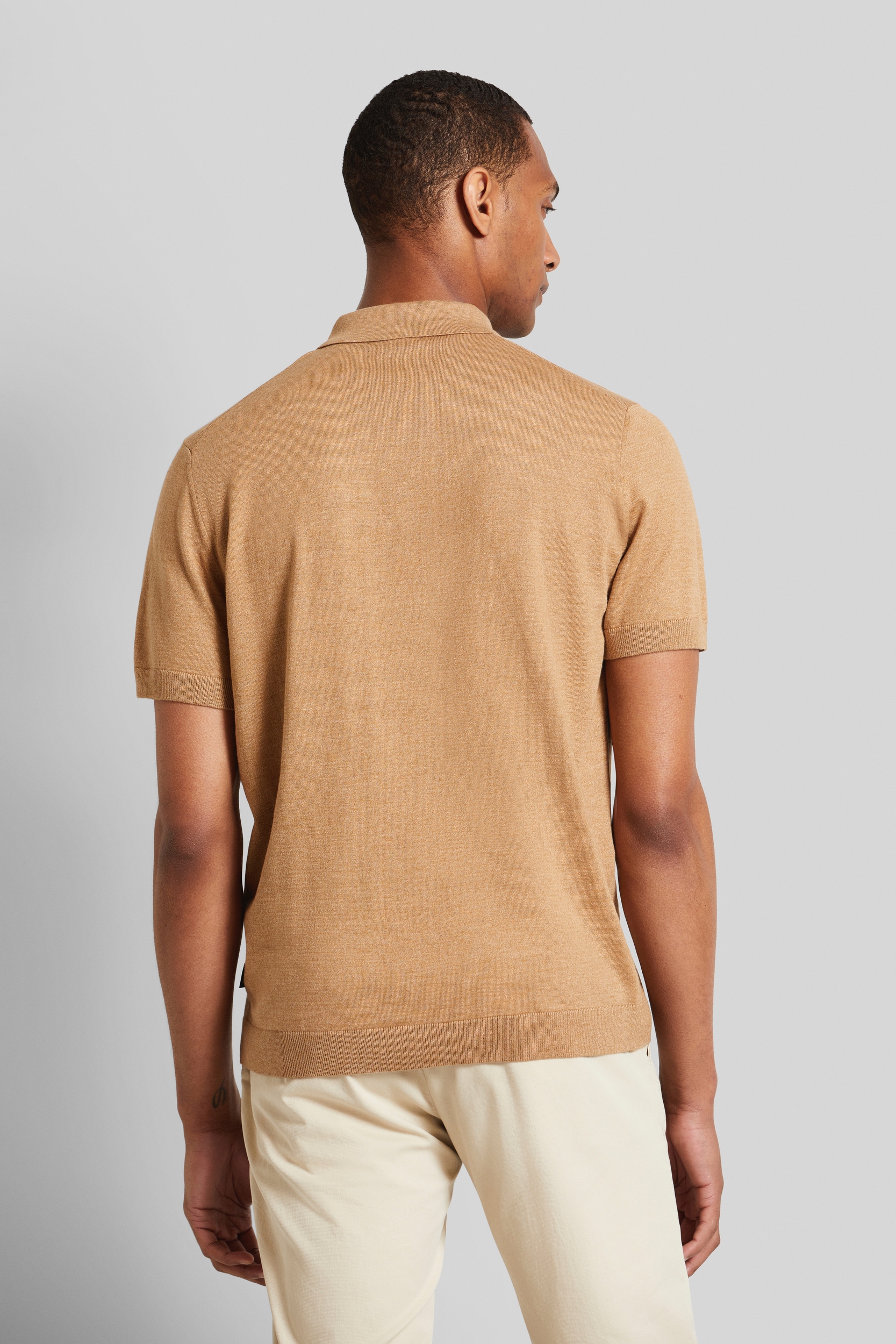 bugatti Polo in klassischer Form