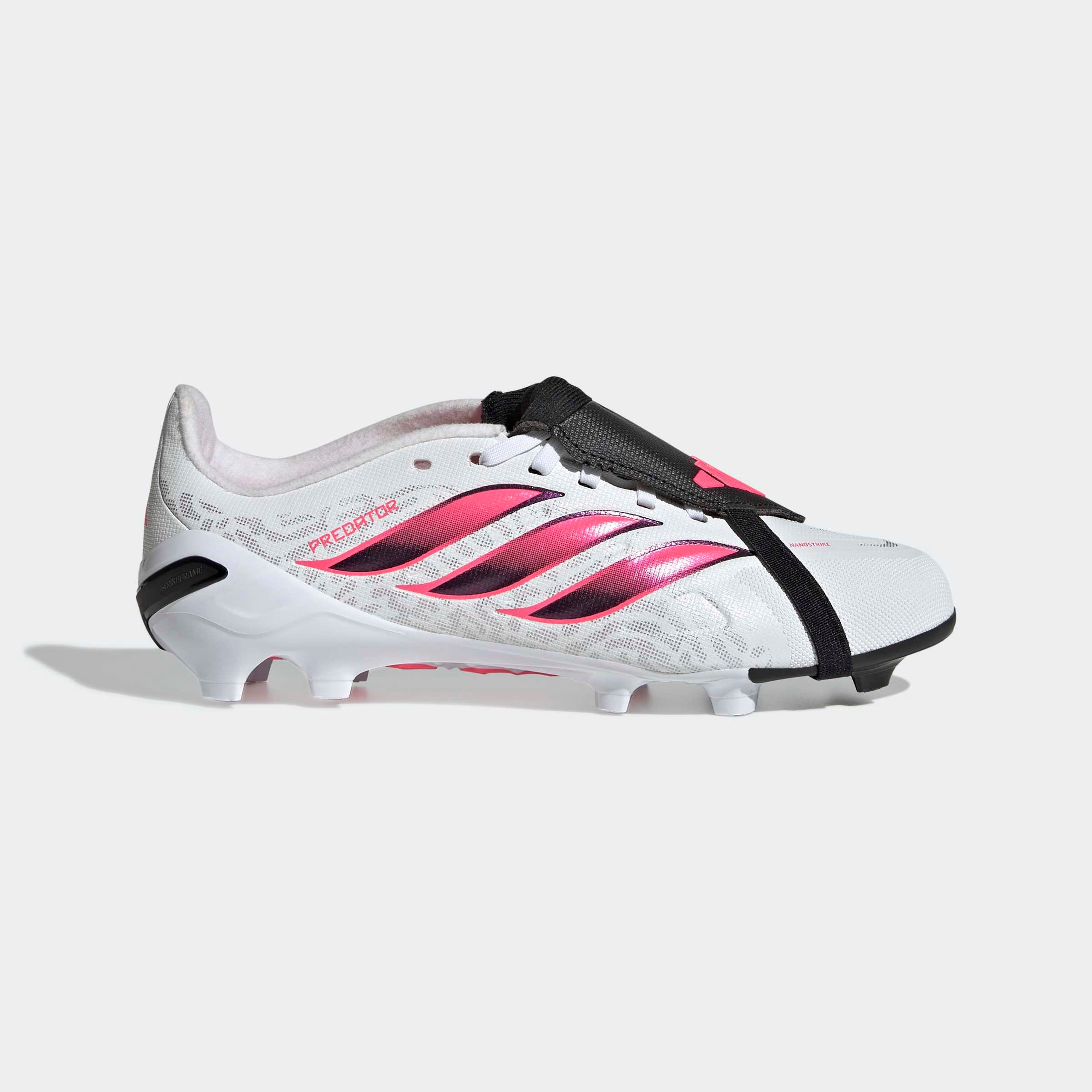 adidas Performance Chaussure de football »PREDATOR LEAGUE KIDS , FESTE BÖDEN, UMSCHLAGBARE ZUNGE«  pour gazon et surfaces dures, jeunes & enfants, porté lors de la Coupe du Monde