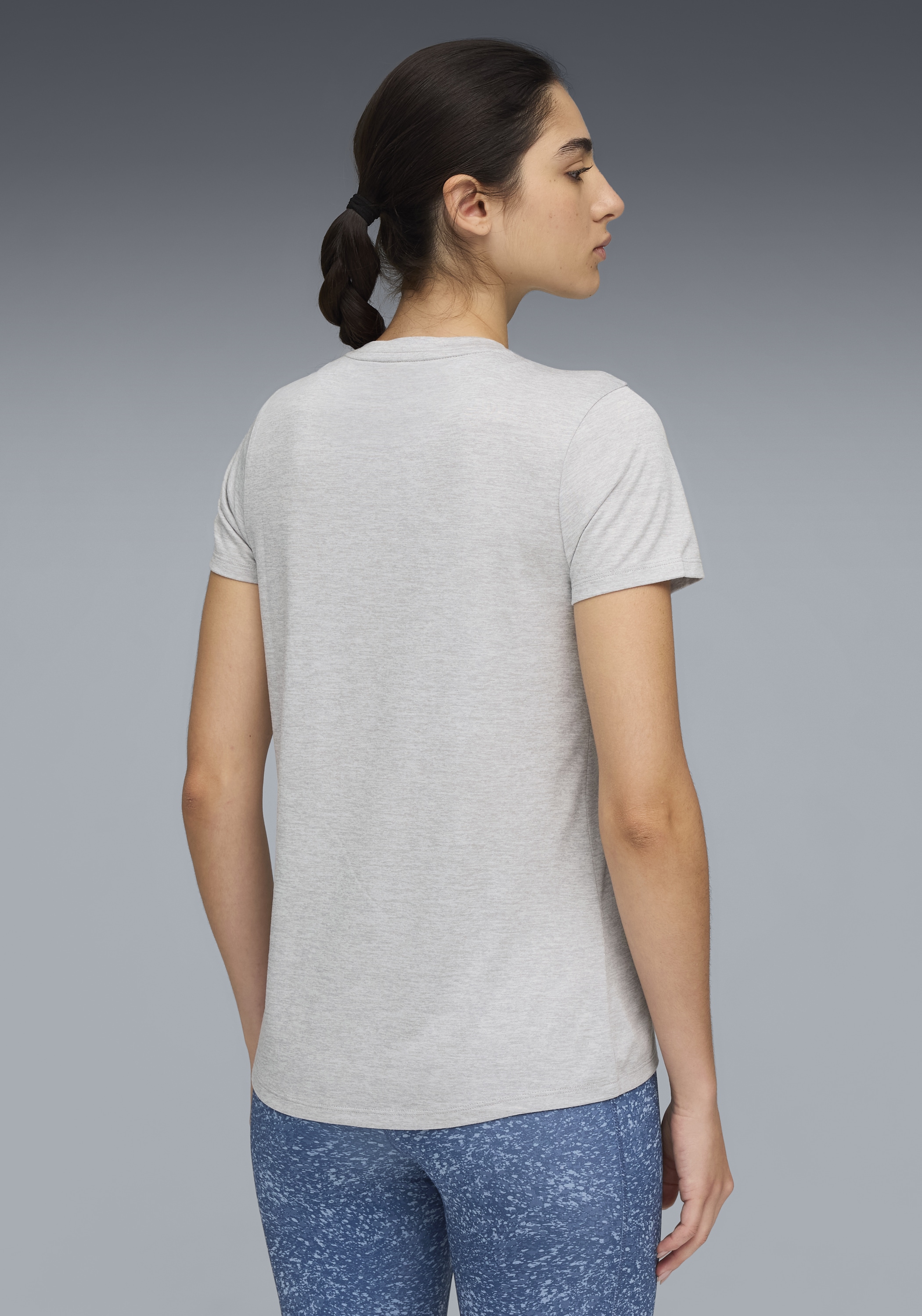 PUMA Trainingsshirt »W TAD ESSENTIAL HEATHER TEE« gerade Passform mit Seitenschlitzen, kurze Ärmel, atmungsaktiv