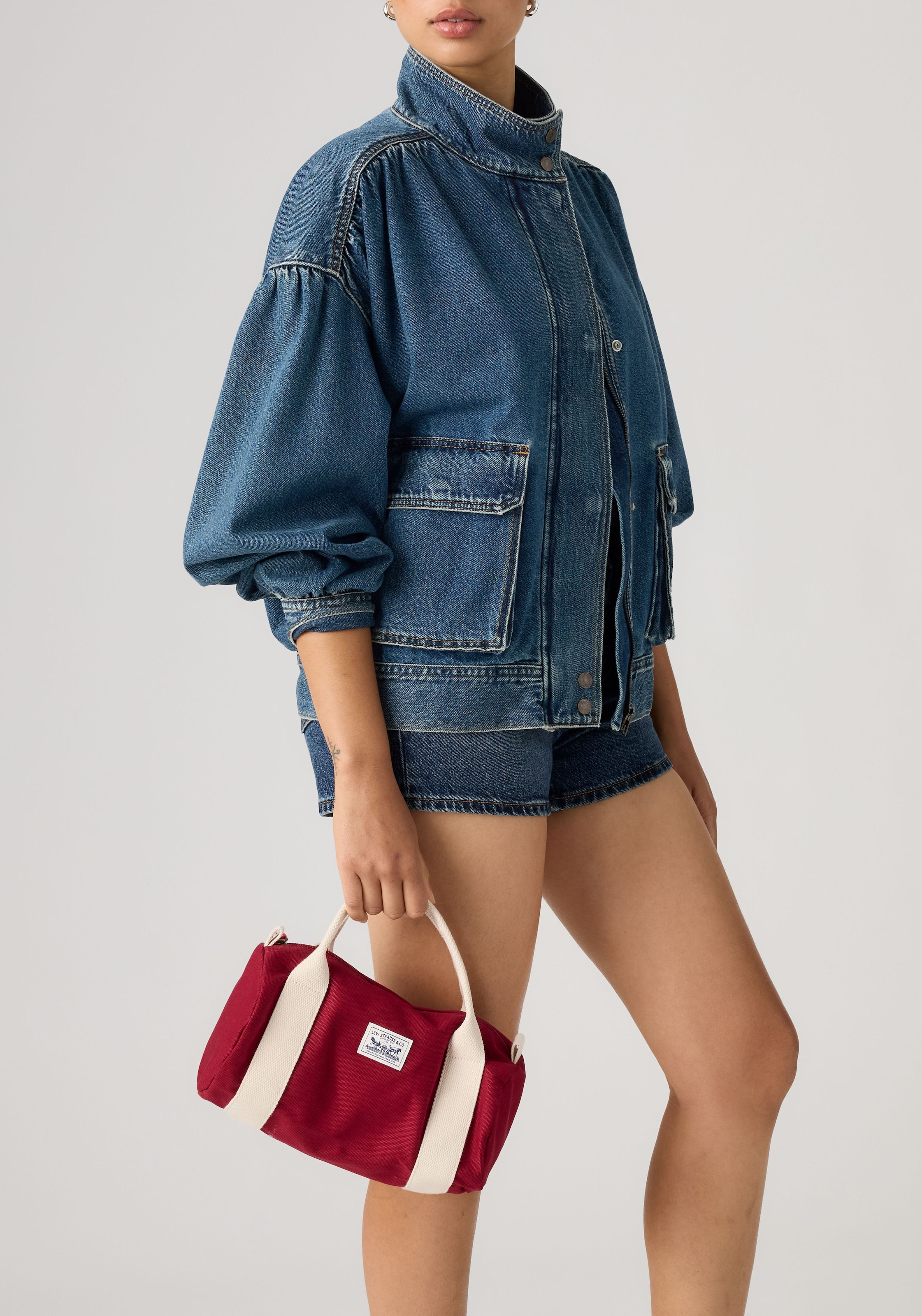 Levi's® Sac à main »HARLEY SMALL BARREL« Canvas-Tasche mit Kontrast-Details und Logo-Badge