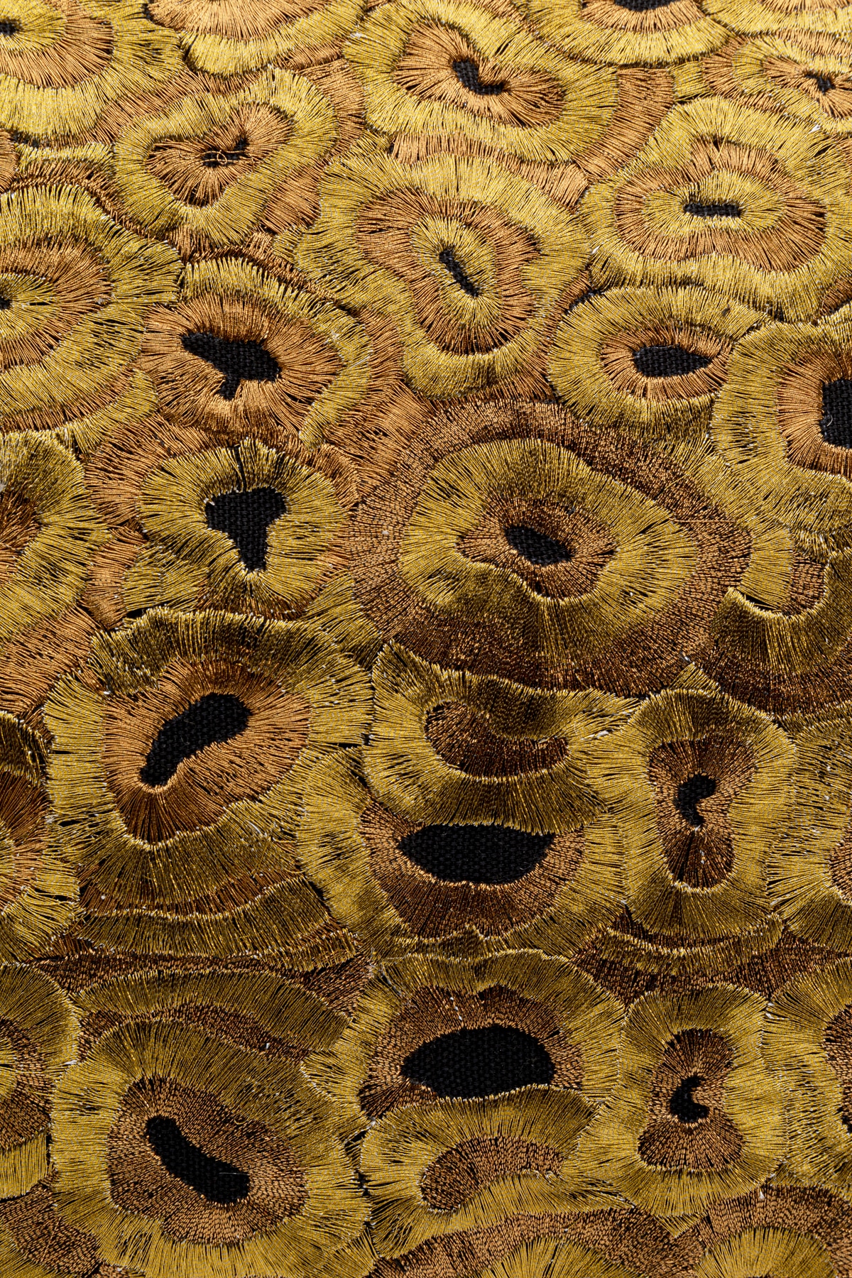 Kare Design Dekokissen »Cheetah, Kissenhülle mit Füllung, in zwei Grössen« stützt Kopf und Nacken angenehm und sorgt für erholsamen Schlaf