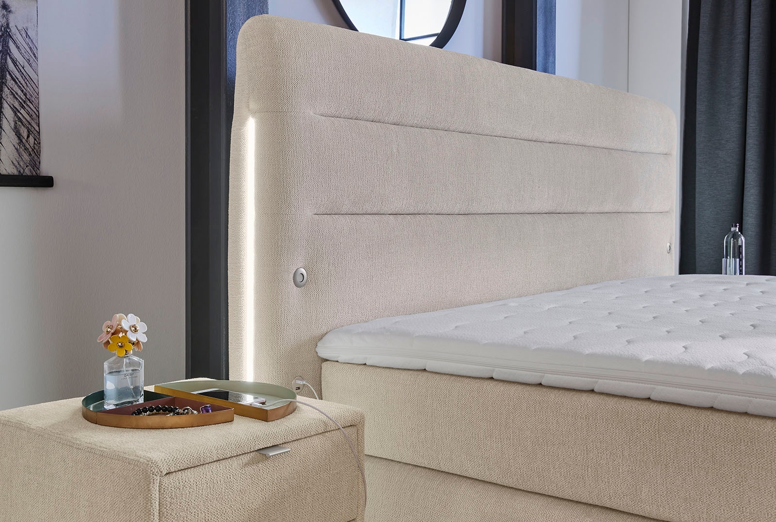 Jockenhöfer Gruppe Boxspringbett »LIVIA inkl. 7-Zonen-TTFK-Matratze H3/H4« mit Topper, LED & 4x USB-Ports, Chenille-Bezug, 180 cm x 200 cm