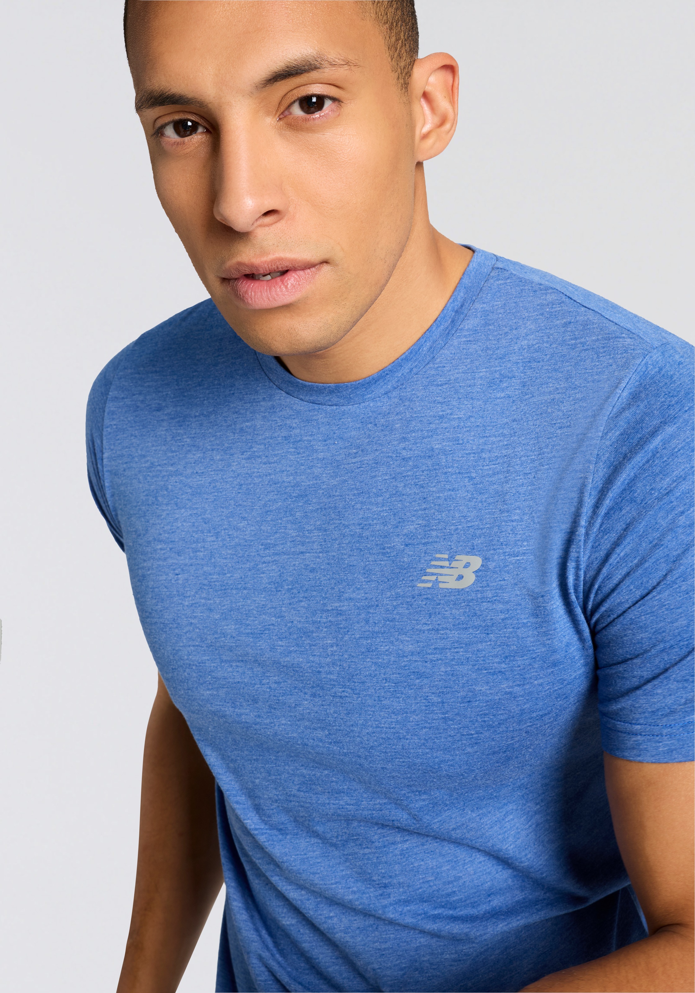 New Balance T-Shirt »Sport Essentials Heathertech T-Shirt« sportliches T-Shirt, für Laufaktivitäten, aus Polyester und Baumwolle