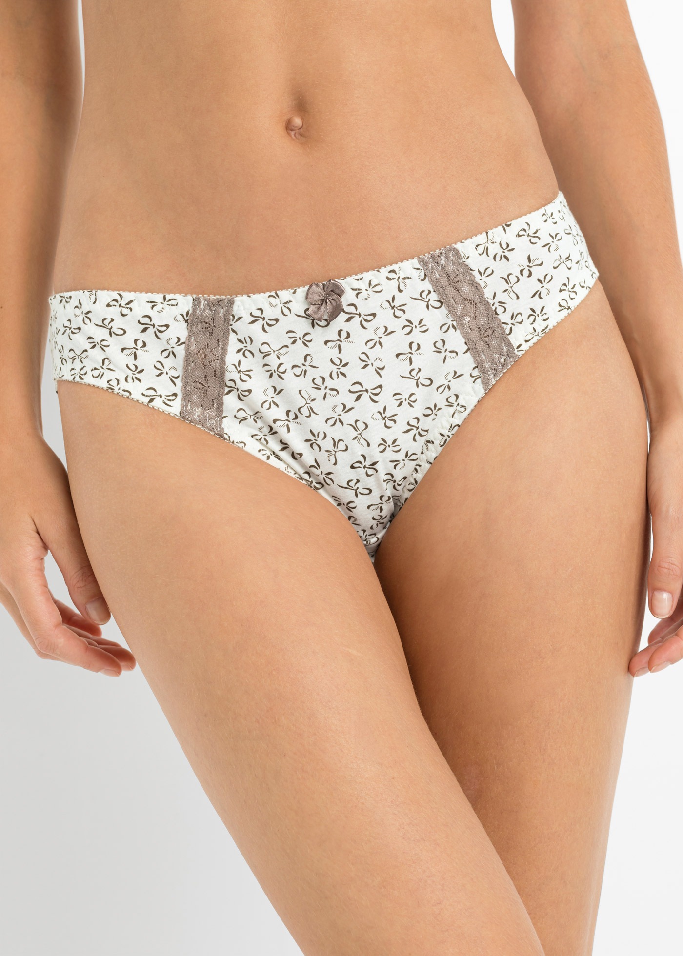 bonprix Slip »Slip mit Baumwolle (3er Pack)« Paquet, 3 cuis avec bordures en dentelle, avec nœud décoratif, en coton, lot de 3