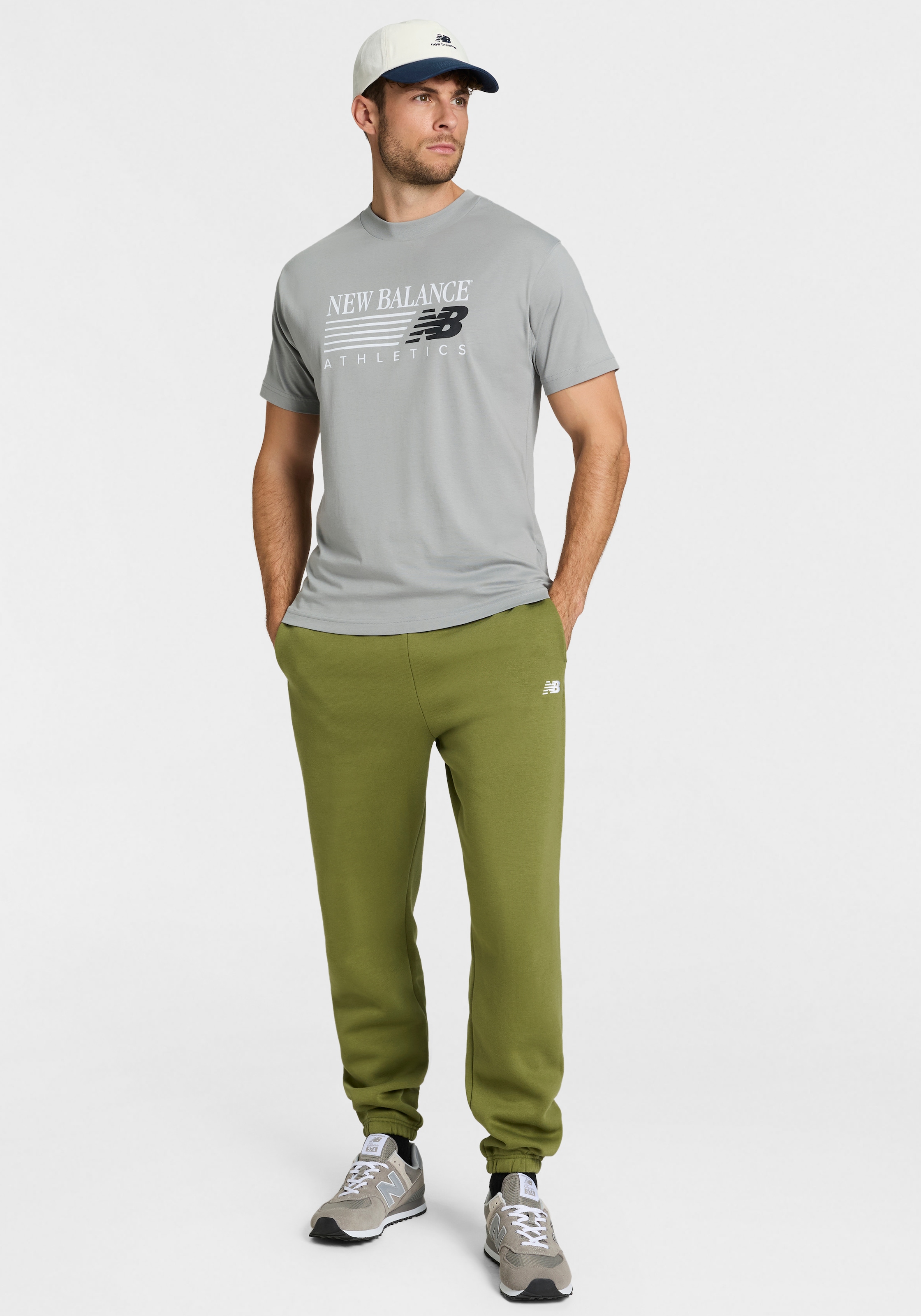 New Balance T-shirt »REIMAGINED  GRAPHIC T-SHIRT« style sportif, en coton, coupe t-shirt