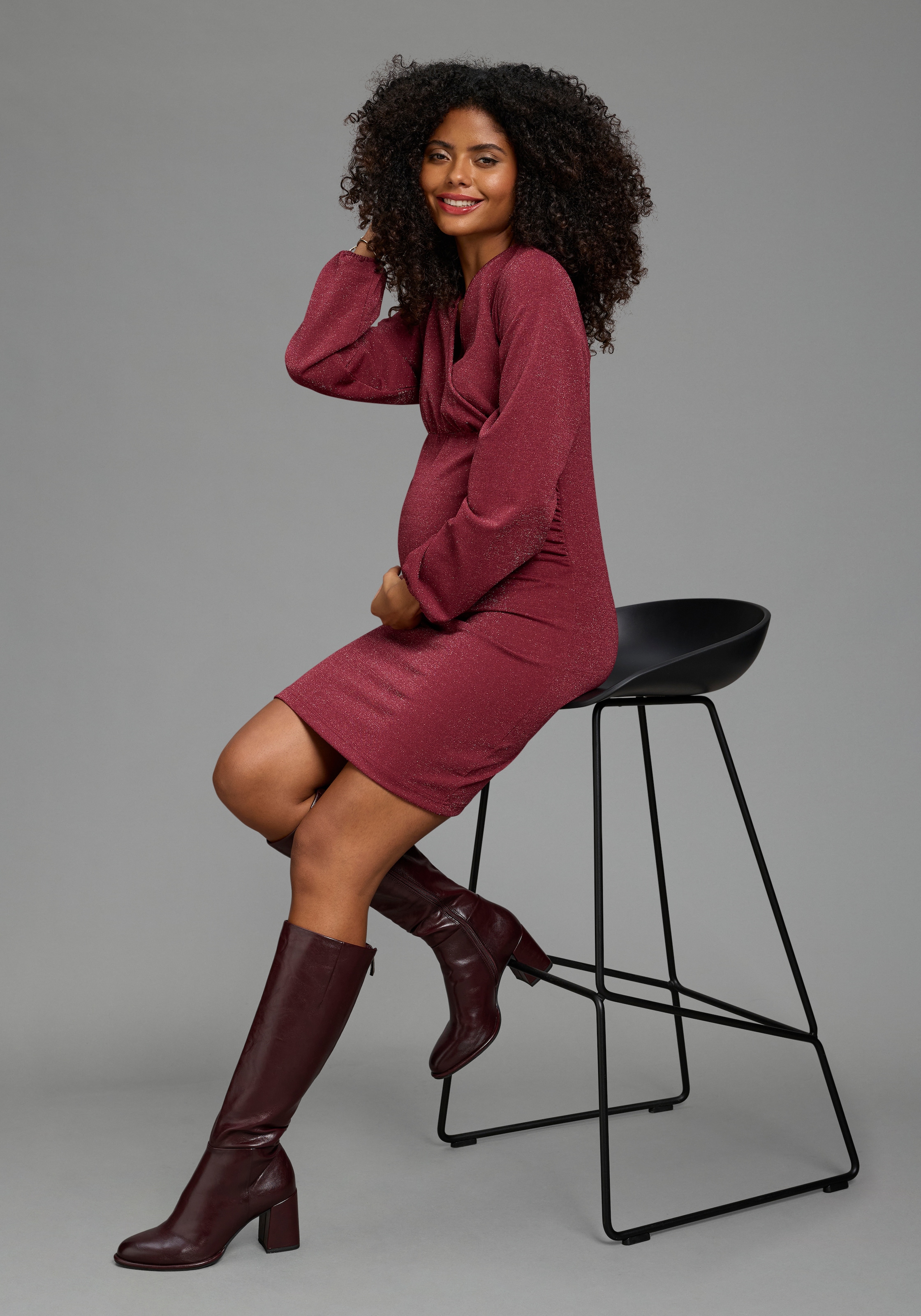 Neun Monate Robe de maternité »Glitzer Jerseykleid mit Wickel-Ausschnitt, praktisch zum Stillen« pour printemps et automne, pour occasions spéciales, effet cache-cœur
