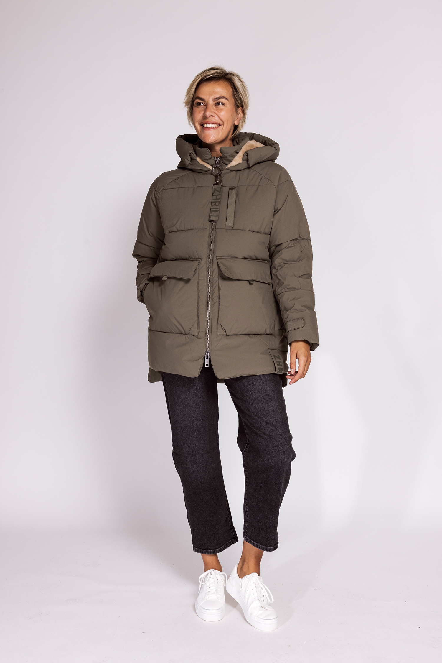 Zhrill Steppjacke »ZHNIEKA« mit Kapuze mit Kapuze und Logo-Druck auf dem Rücken