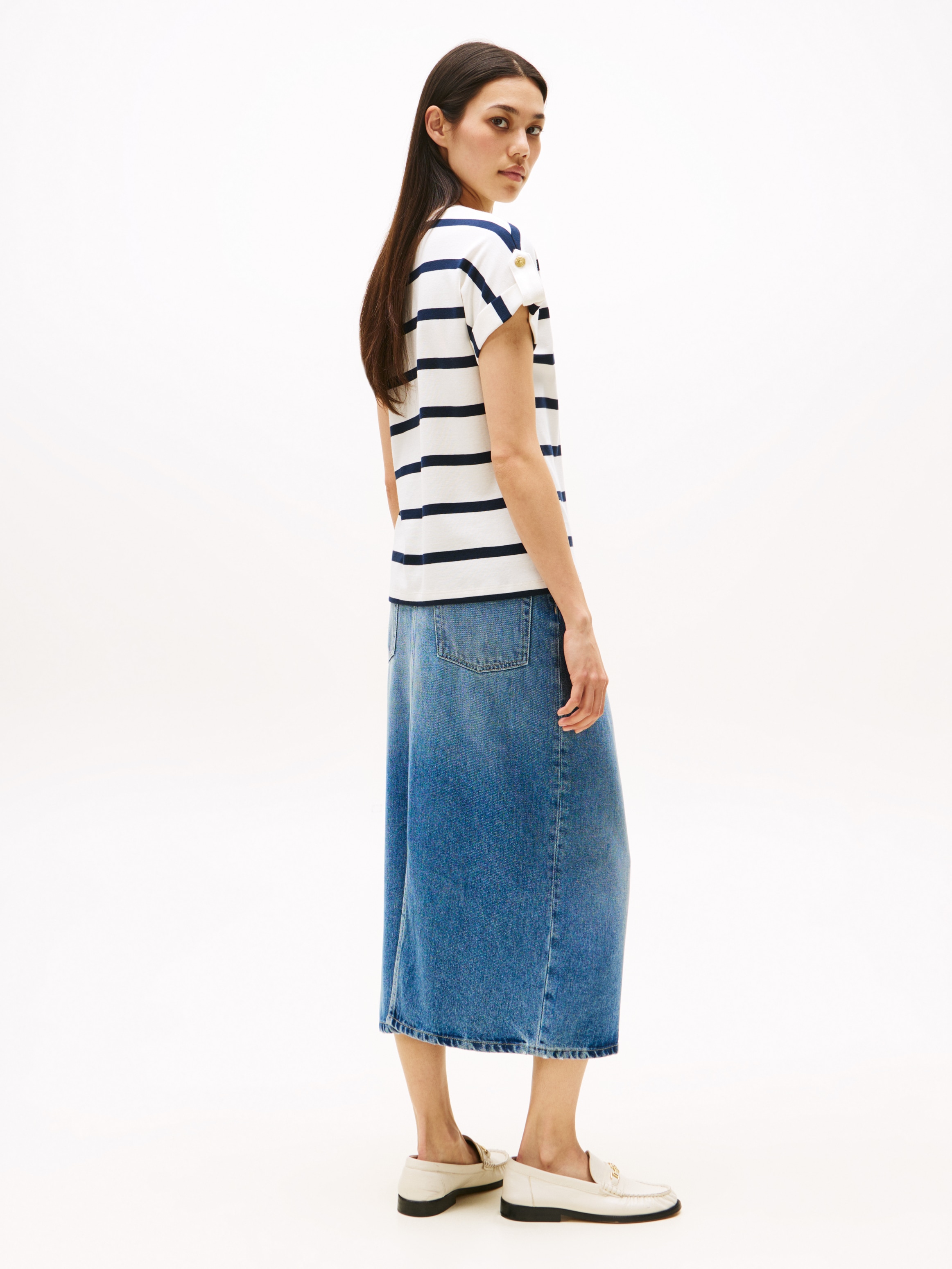 Tommy Hilfiger Kurzarmshirt »GOLD BUTTON MDRN C-NK SS TEE« mit goldfarbenen Knopf