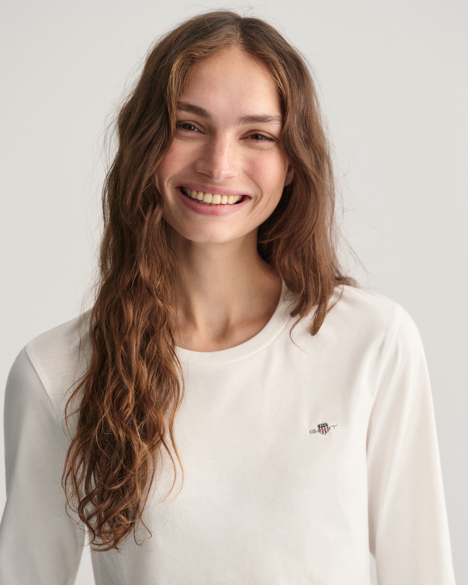 Gant Langarmshirt »REG SHIELD LS T-SHIRT« kleine Logostickerei auf der Brust