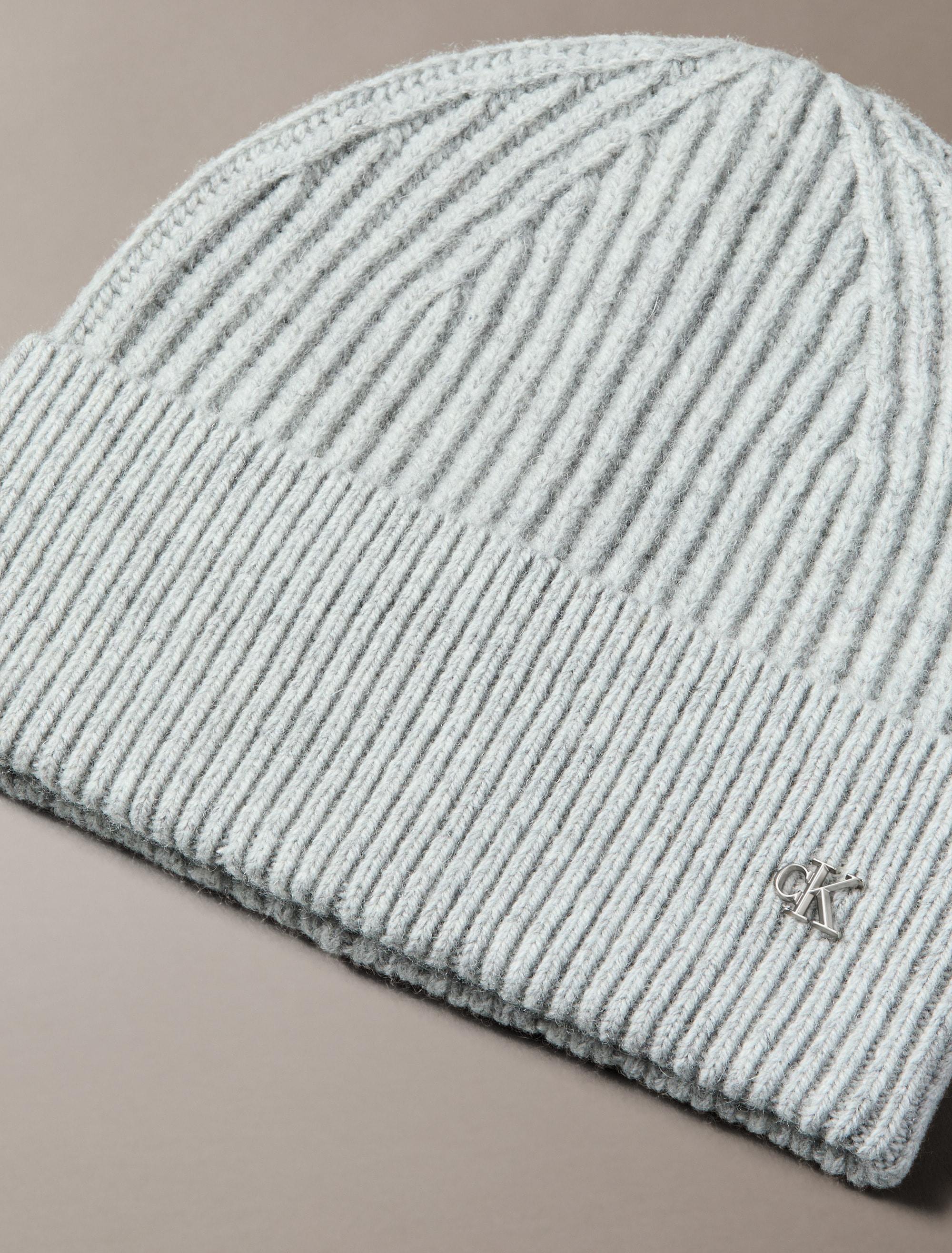 Calvin Klein Bonnet tricoté »CK METAL WOOL BEANIE« aus weicher Wollmischung