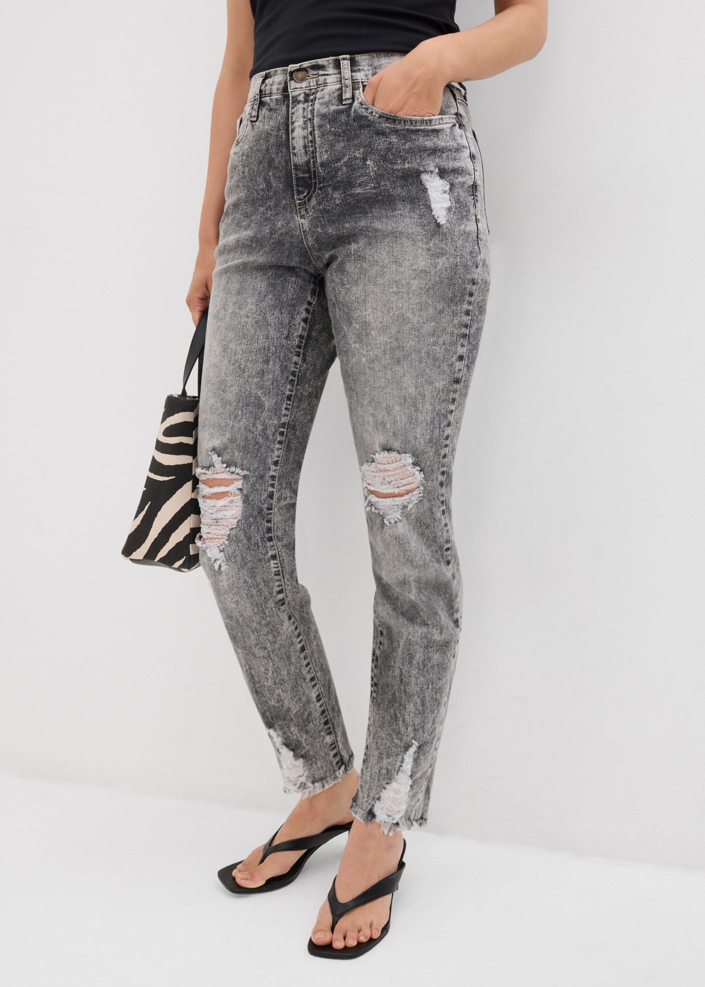bonprix Jeans mom coupe tendance, Regular Fit, ourlet effiloché
