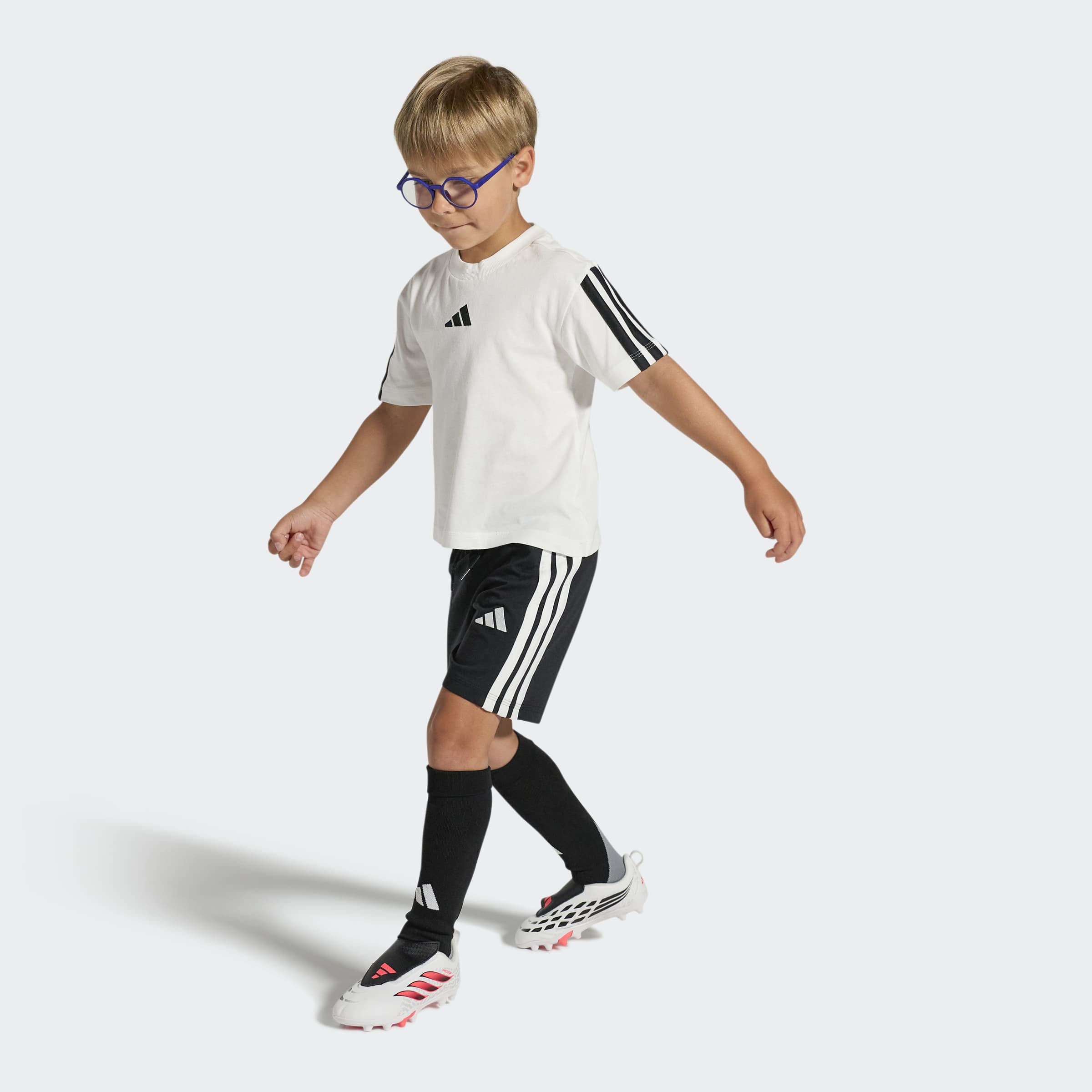 adidas Performance Chaussure de football »PREDATOR CLUB KIDS , KLETTVERSCHLUSS, FESTE BÖDEN/MULTI GROUND«  adapté à de nombreux types de sols