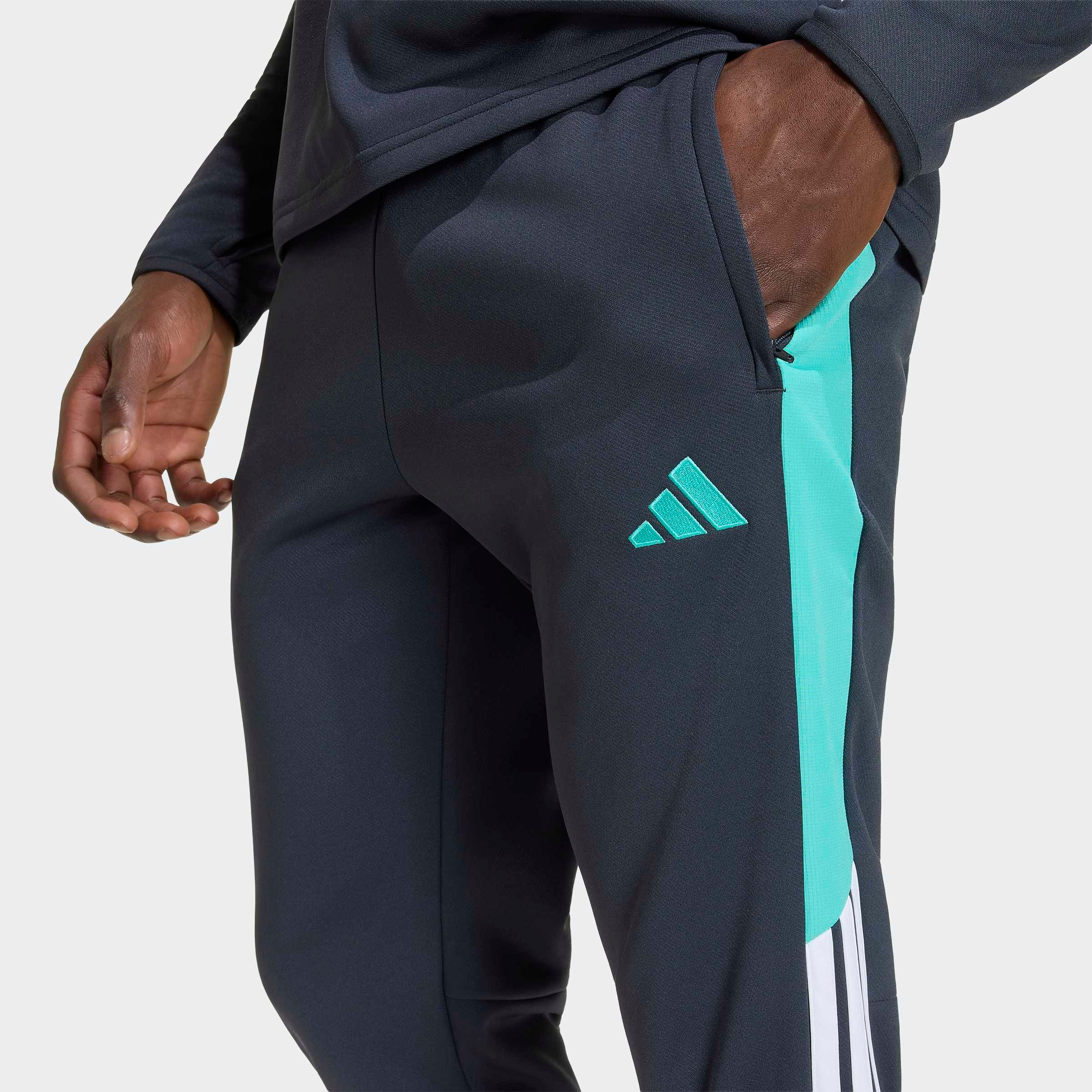 adidas Performance Pantalon de survêtement »TIRO 26 ESSENTIALS WINTERIZED«