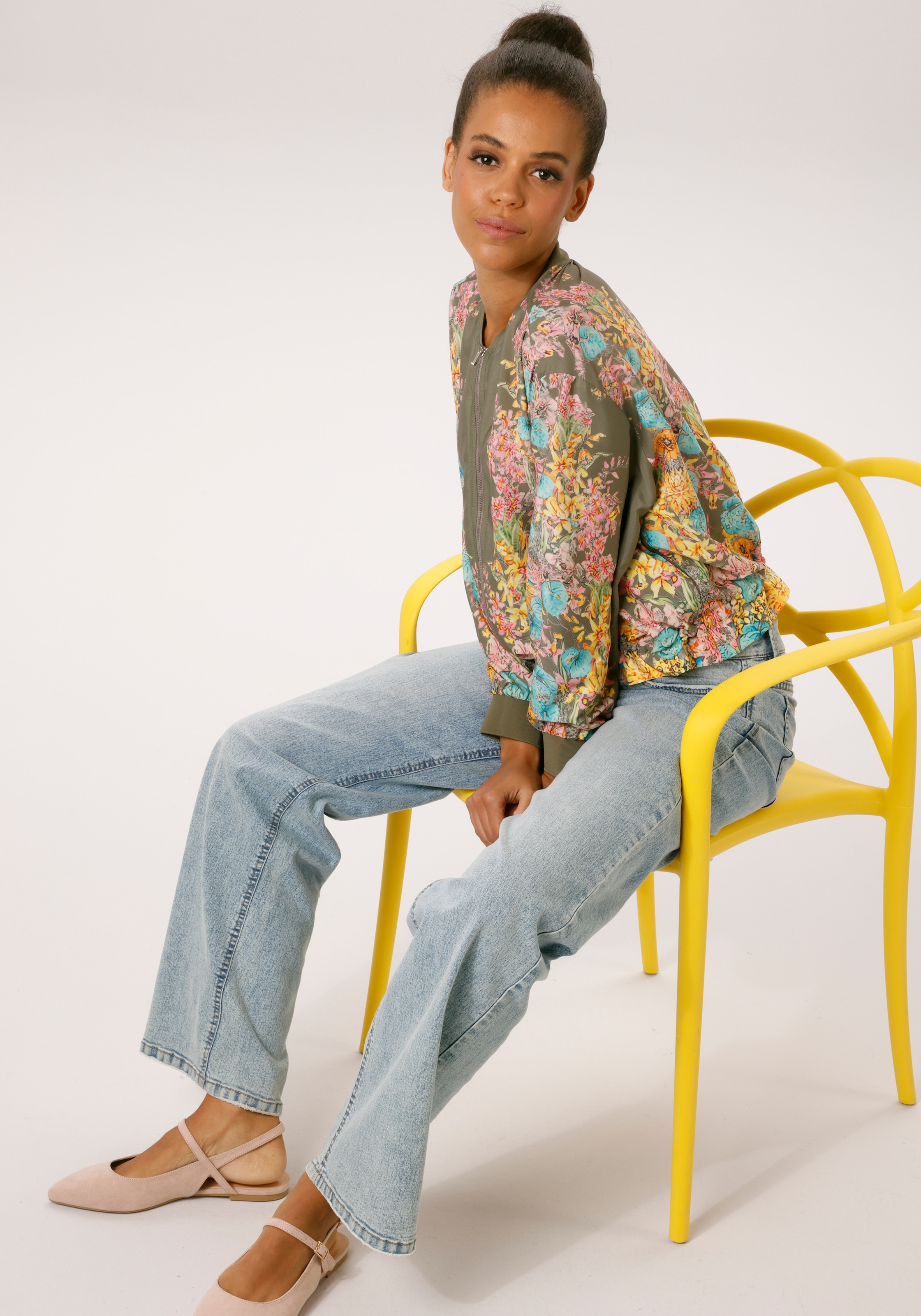 Aniston CASUAL Blouson mit farbenfrohen Blumendruck - NEUE KOLLEKTION