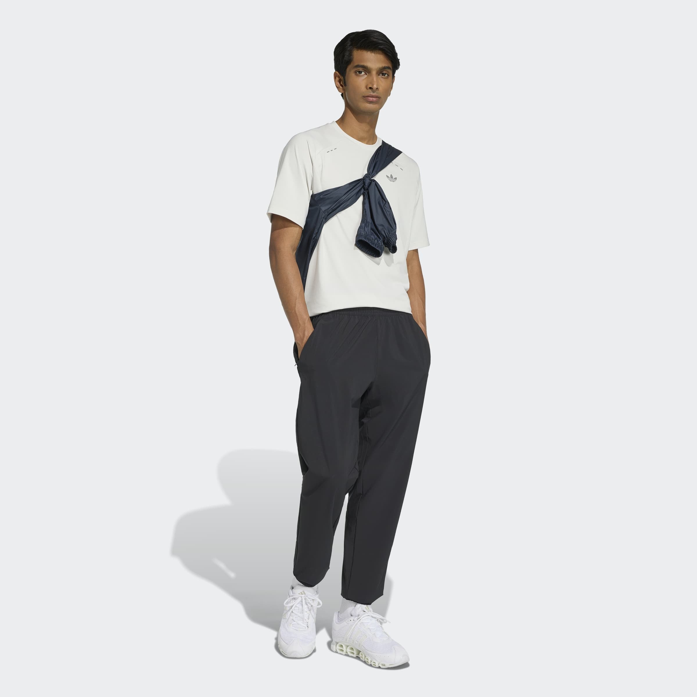 adidas Originals T-Shirt »TECH TREFOIL ESSENTIALS POLYESTER« sportlicher Stil, ohne Verschluss, aus Polyester