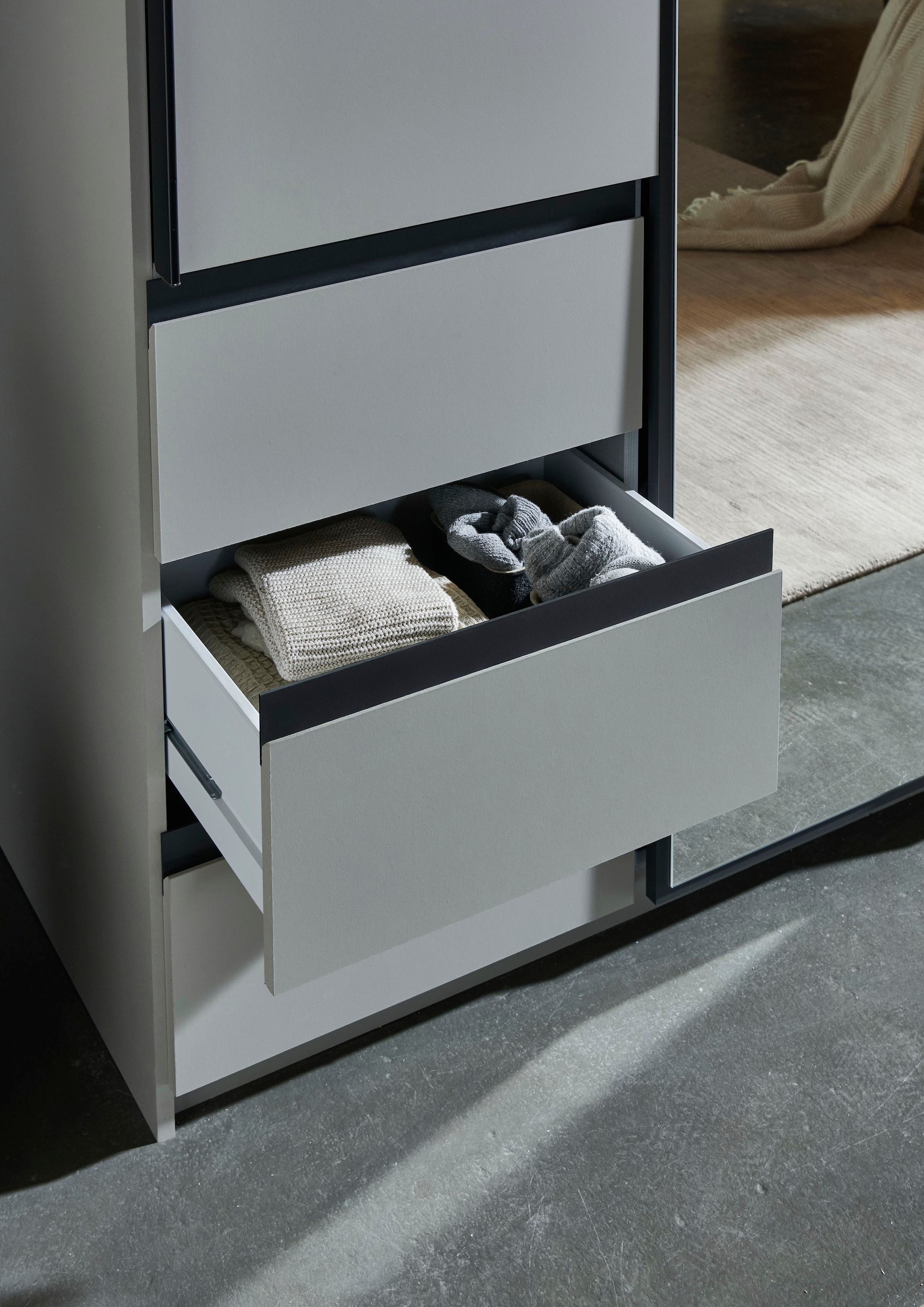 Wimex Armoire à portes coulissantes »Stade, B: 168cm, inkl. Spiegel und von aussen bedienbaren Schubladen« erhältlich in verschiedenen Farben