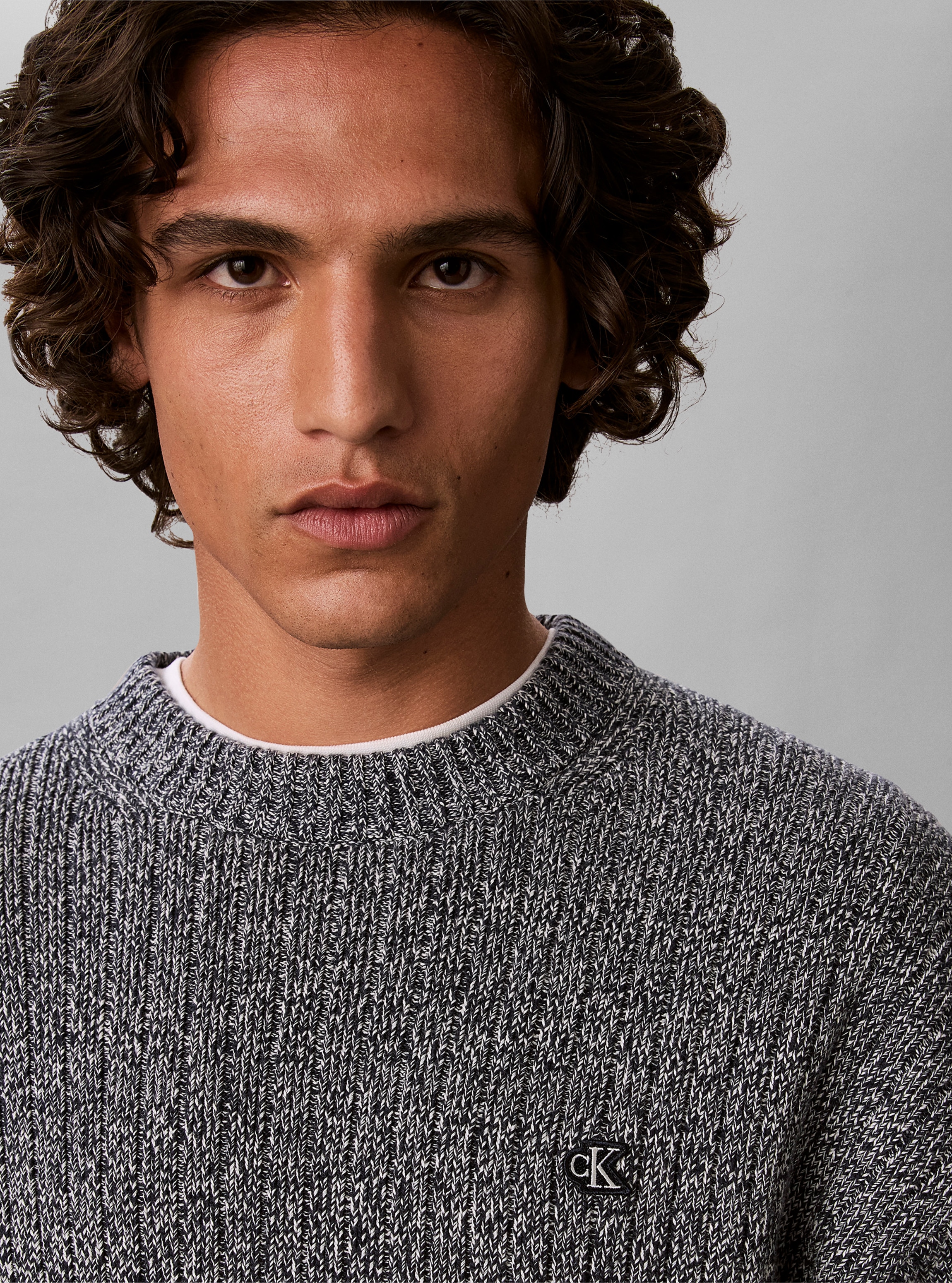 Calvin Klein Pull en tricot Tricot côtelé, coupe régulière, broderie de logo
