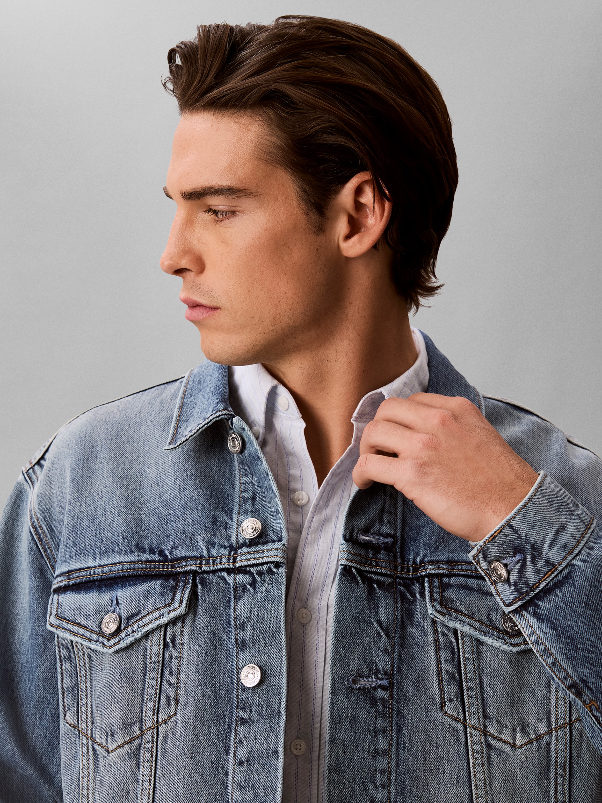 Calvin Klein Jeans Veste en jean »ANDREW CLASSIC TRUCKER« coupe authentique des années 90, boutons métalliques avec logo