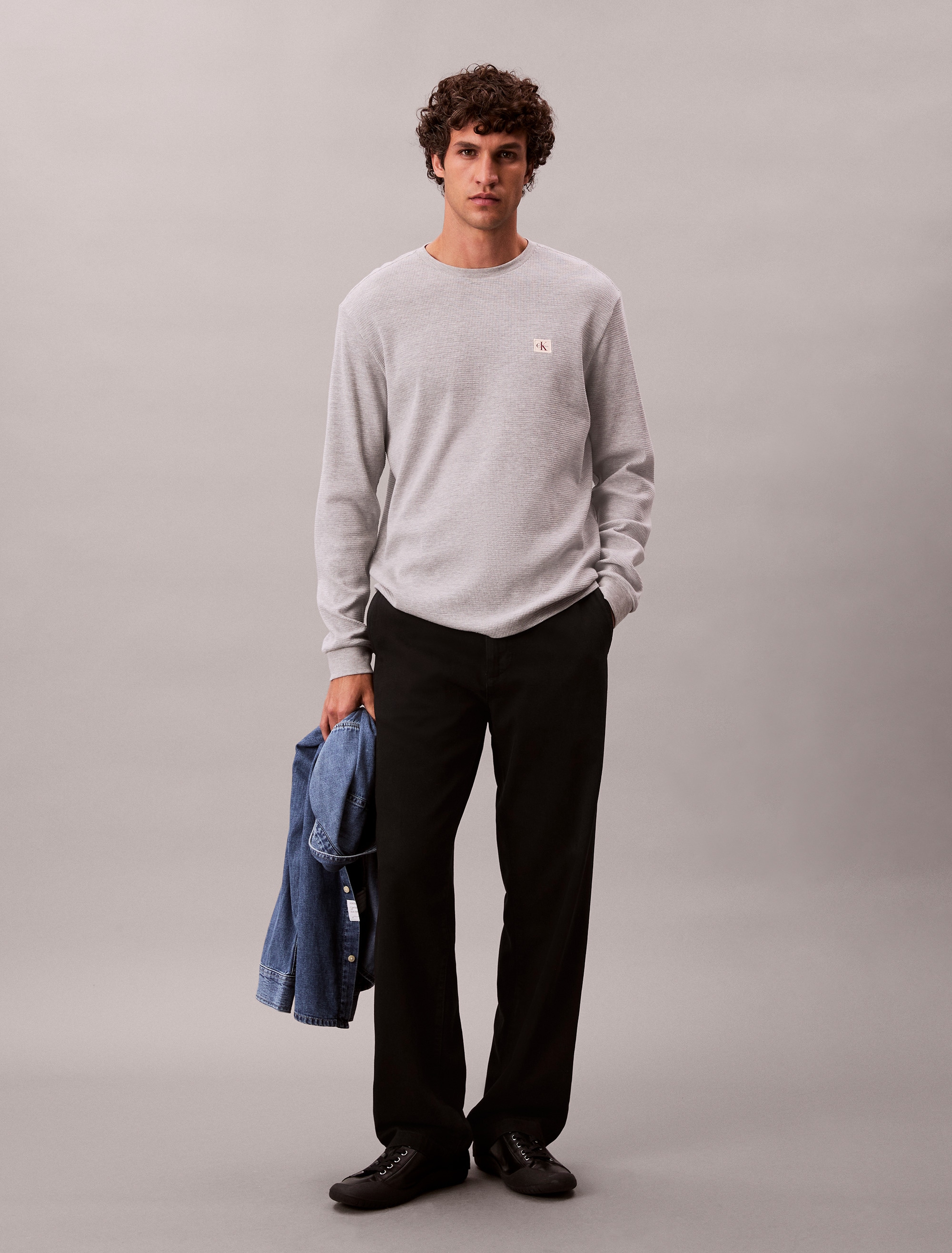 Calvin Klein Jeans Langarmshirt »LS WAFFLE BADGE CREWNK TEE« Mit Rundhalsausschnitt