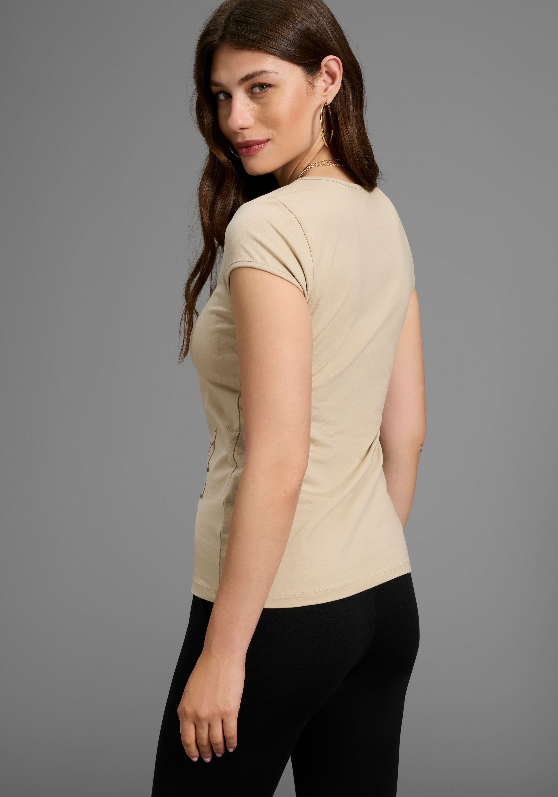 Laura Scott T-shirt sehr figurbetont,  mit frischem Print,  Rundhals,  für die Freizeit