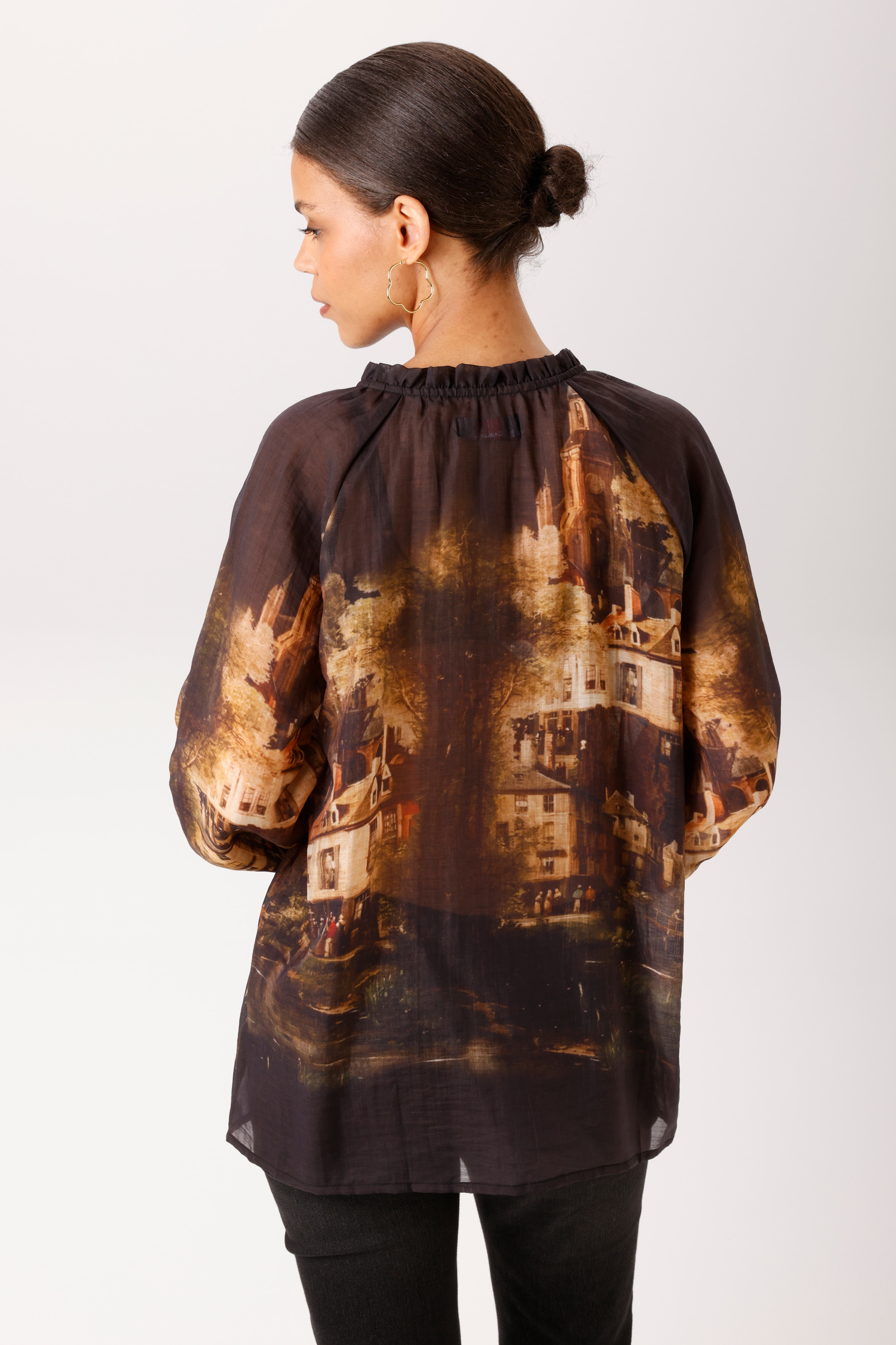 Aniston CASUAL Blouse à enfiler imprimé d'une image nostalgique de ville - NOUVELLE COLLECTION