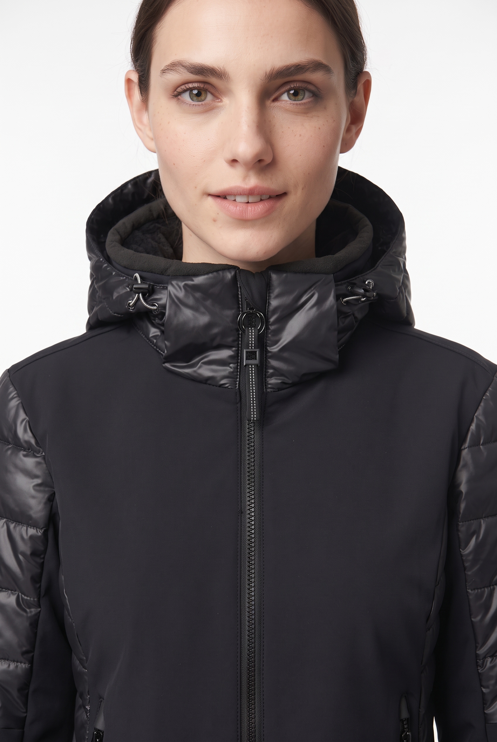 Luhta Veste softshell »D SOFTSHELLJACKE KIERINKI« avec capuche avec poches zippées, chaud, respirant, coupe-vent