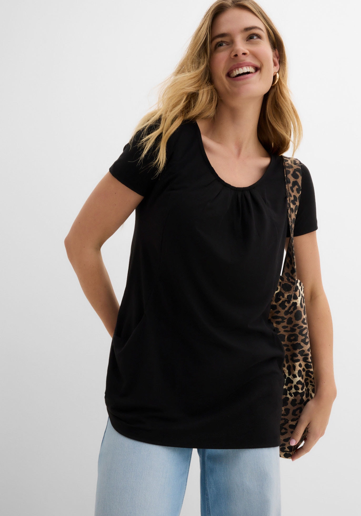 bonprix T-shirt long coupe ajustée, manches courtes, avec poches latérales