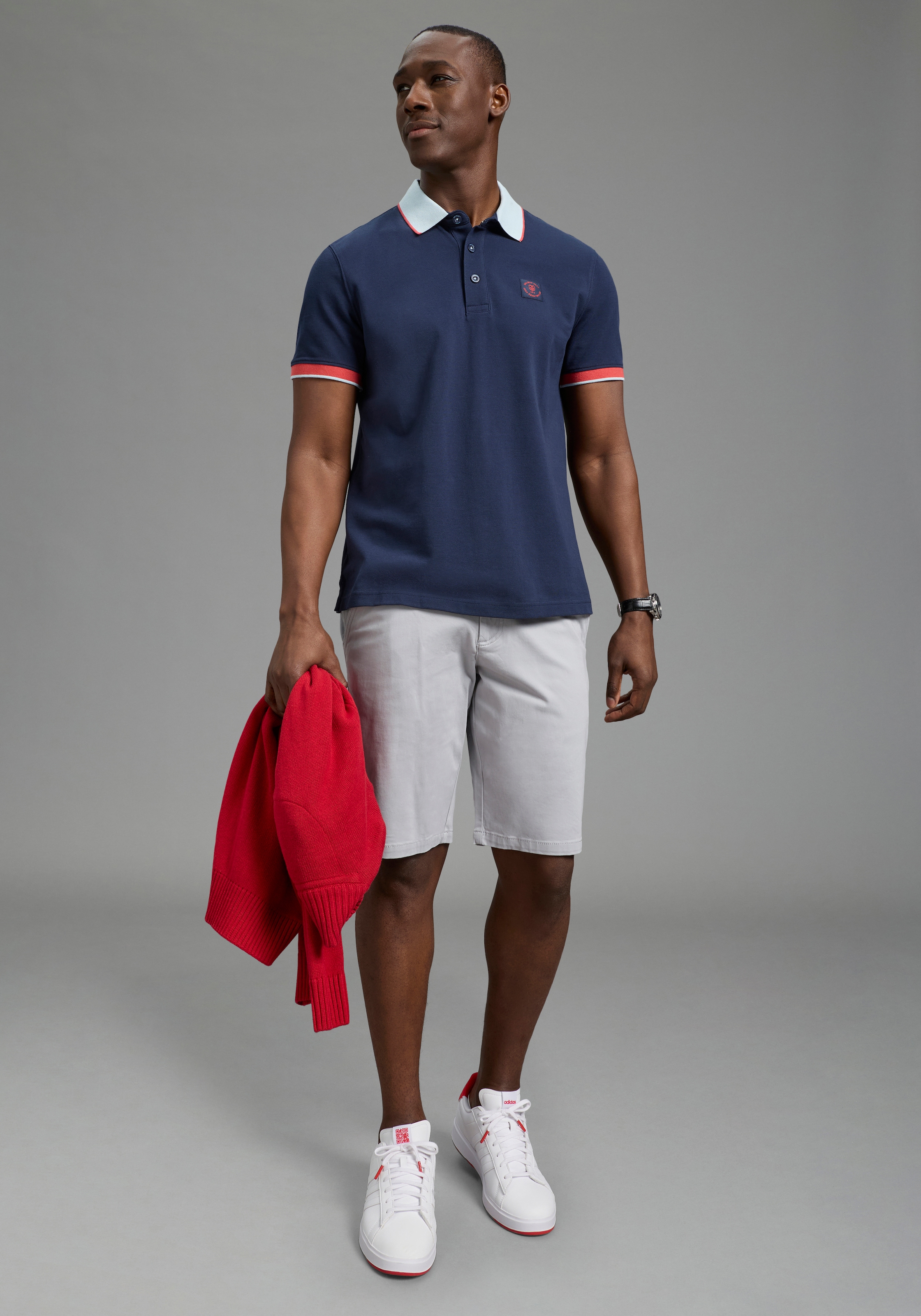 DELMAO Polo »Neue Kollektion!« klassischer Polokragen, Kurzarm, normale Passform, mit Stickerei