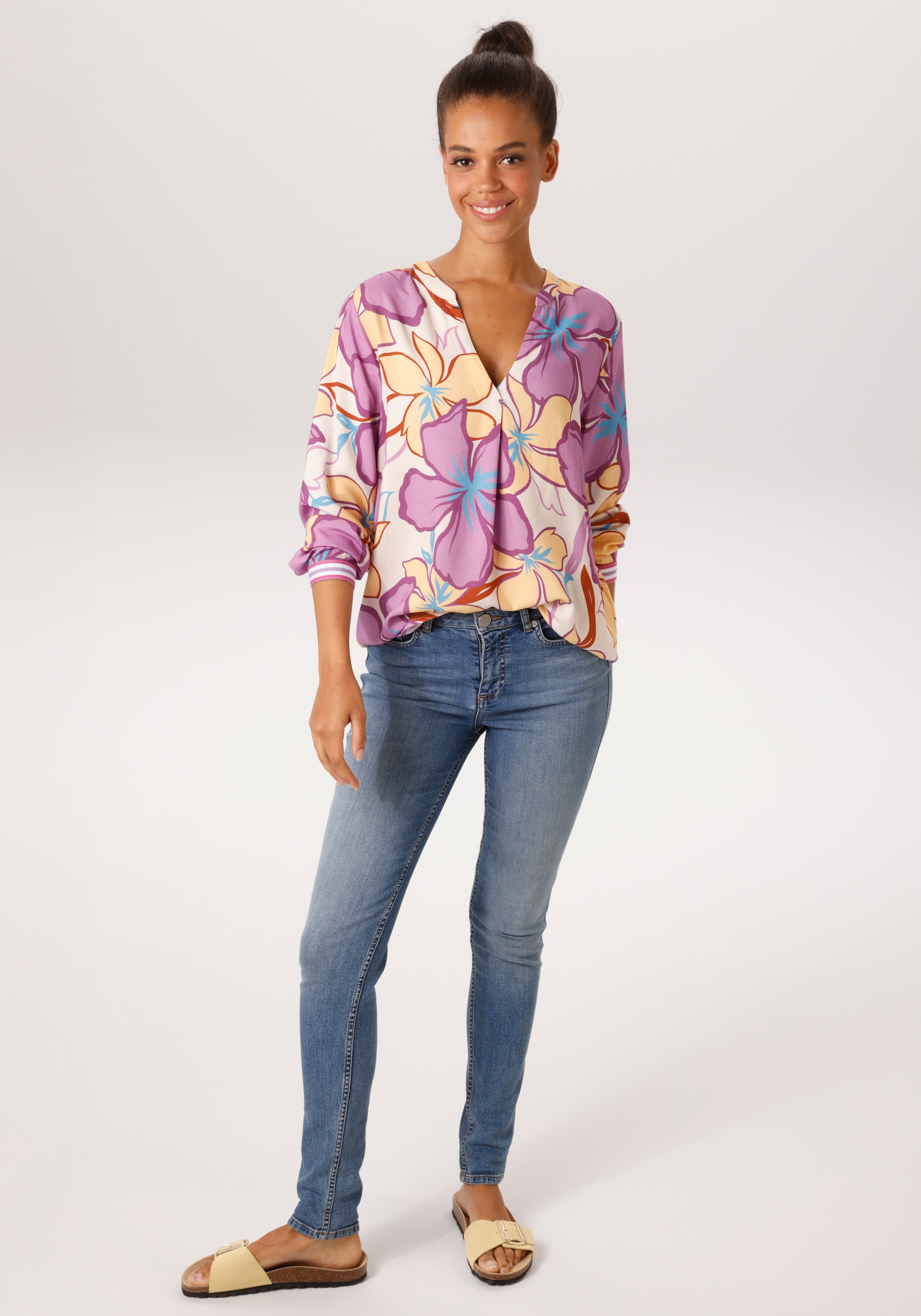 Aniston CASUAL Schlupfbluse mit farbenfrohen, grossflächigen Blüten bedruckt - NEUE KOLLEKTION