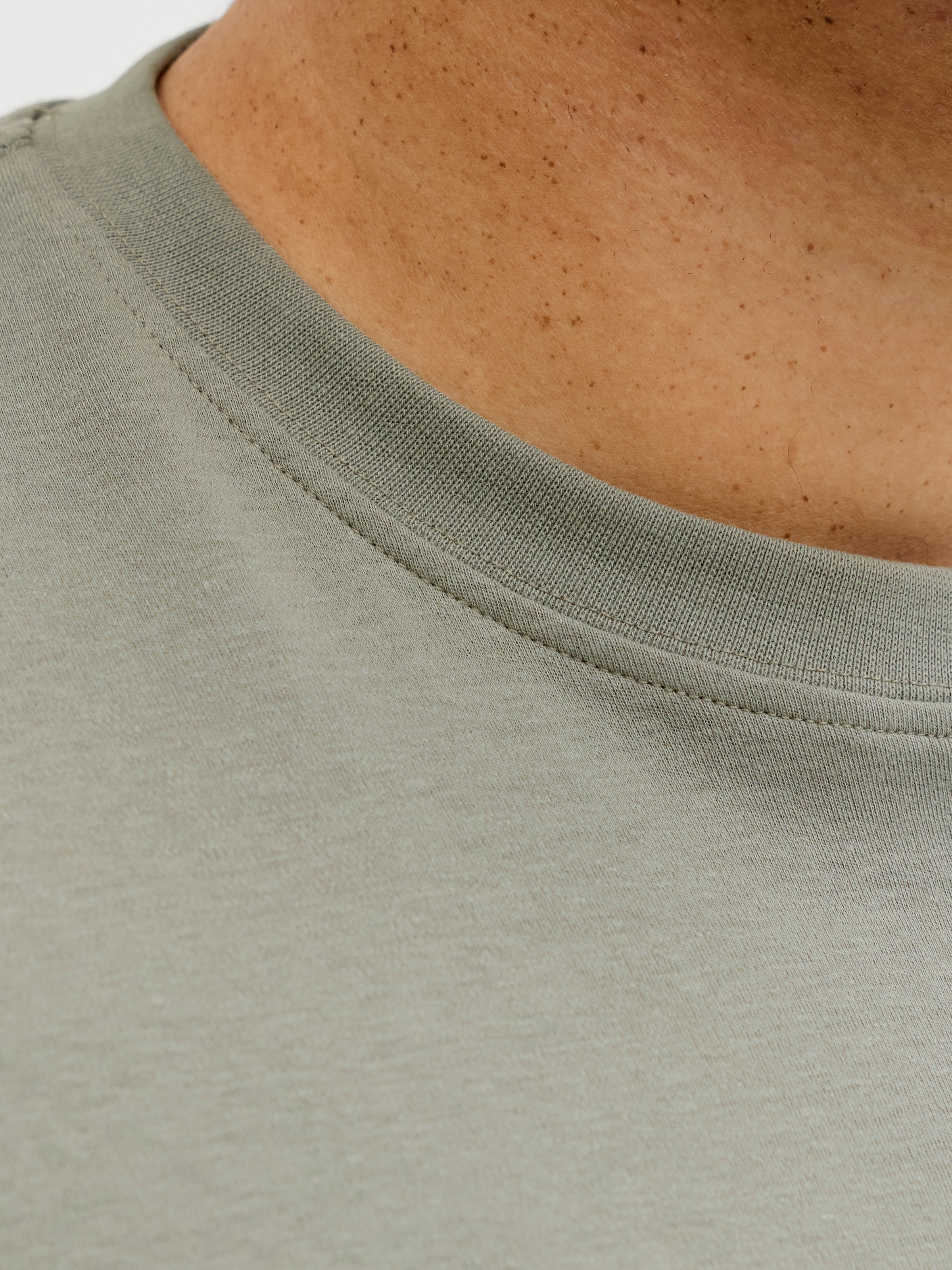 Jack & Jones PlusSize T-Shirt »JJEURBAN EDGE STUDIO TEE SS SN PLS« mit Logobranding