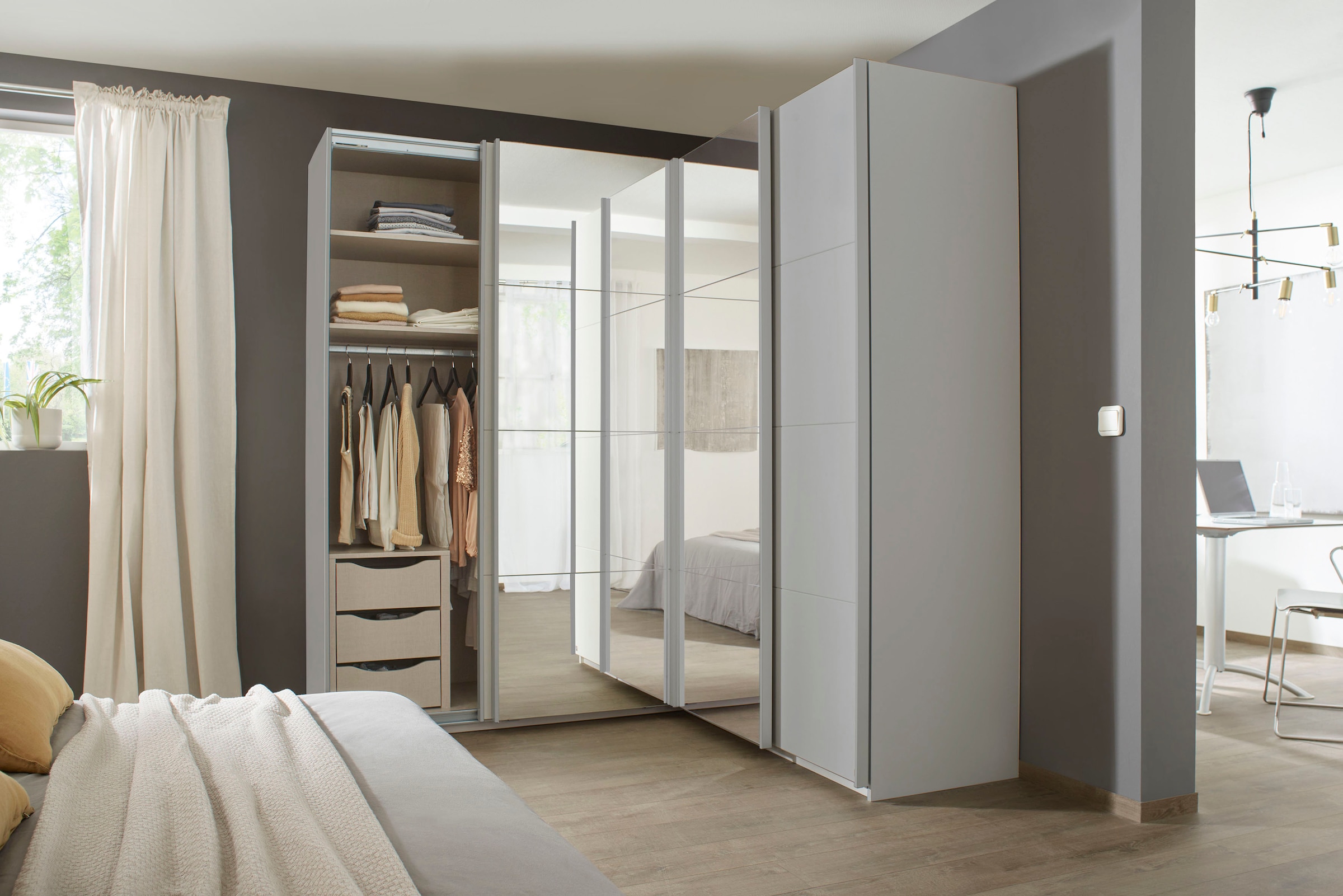 rauch Schwebetürenschrank »Schrank Garderobe Eckkleiderschrank QUADRA Front in Dekor/Hochglanz« Mass 181x187 cm, Höhen 210/229 cm, inkl. Soft-Close-Funktion,  extra grosser Eckschrank inkl. Schubladeneinsatz MADE IN GERMANY